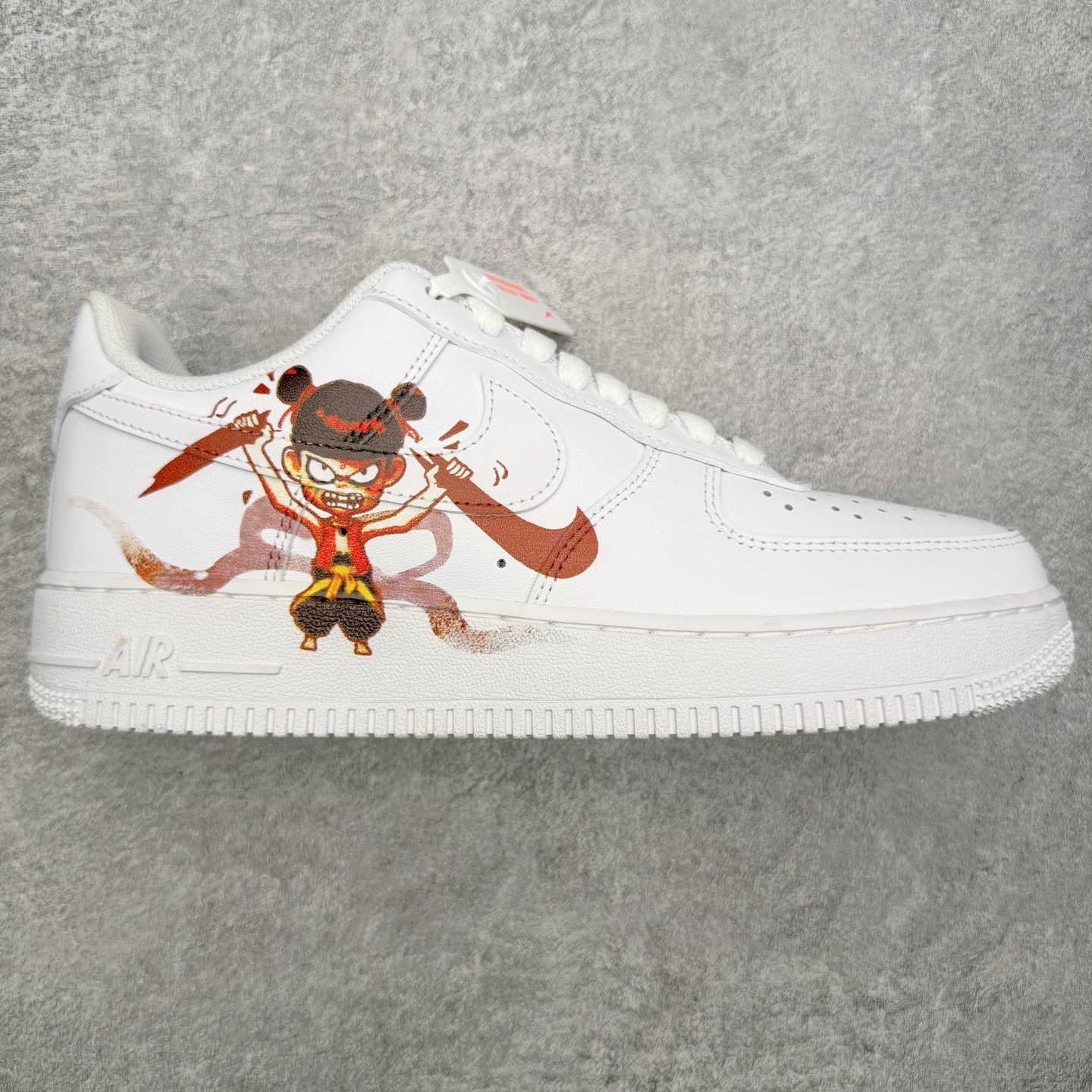 ＃G版 NK Air Force 1 Low \'07 空军一号低帮经典板鞋 哪吒三太子 CW2288-111 同步官方2022全新版本 不规则波浪大底咬花 全鞋电脑针车 工整有序 视觉效果满分 原厂拉帮手法 标准四线 密度针距针孔大小控制到位 原装反口里网布海绵 正确卡色网眼大小 新版鞋撑改用纸团代替 原厂港宝加持完美还原灵魂版型 原盒原配从里到外百分百还原 原厂全头层原厂皮料 原标原盒 内置Sole气垫 中底白色背胶 中底划线 已经无限的接近公司 原厂楦头 原厂刺绣 后跟弧度修正 独家私模最大开发到47.5 尺码：35.5 36 36.5 37.5 38 38.5 39 40 40.5 41 42 42.5 43 44 44.5 45 46 47.5-选品中心