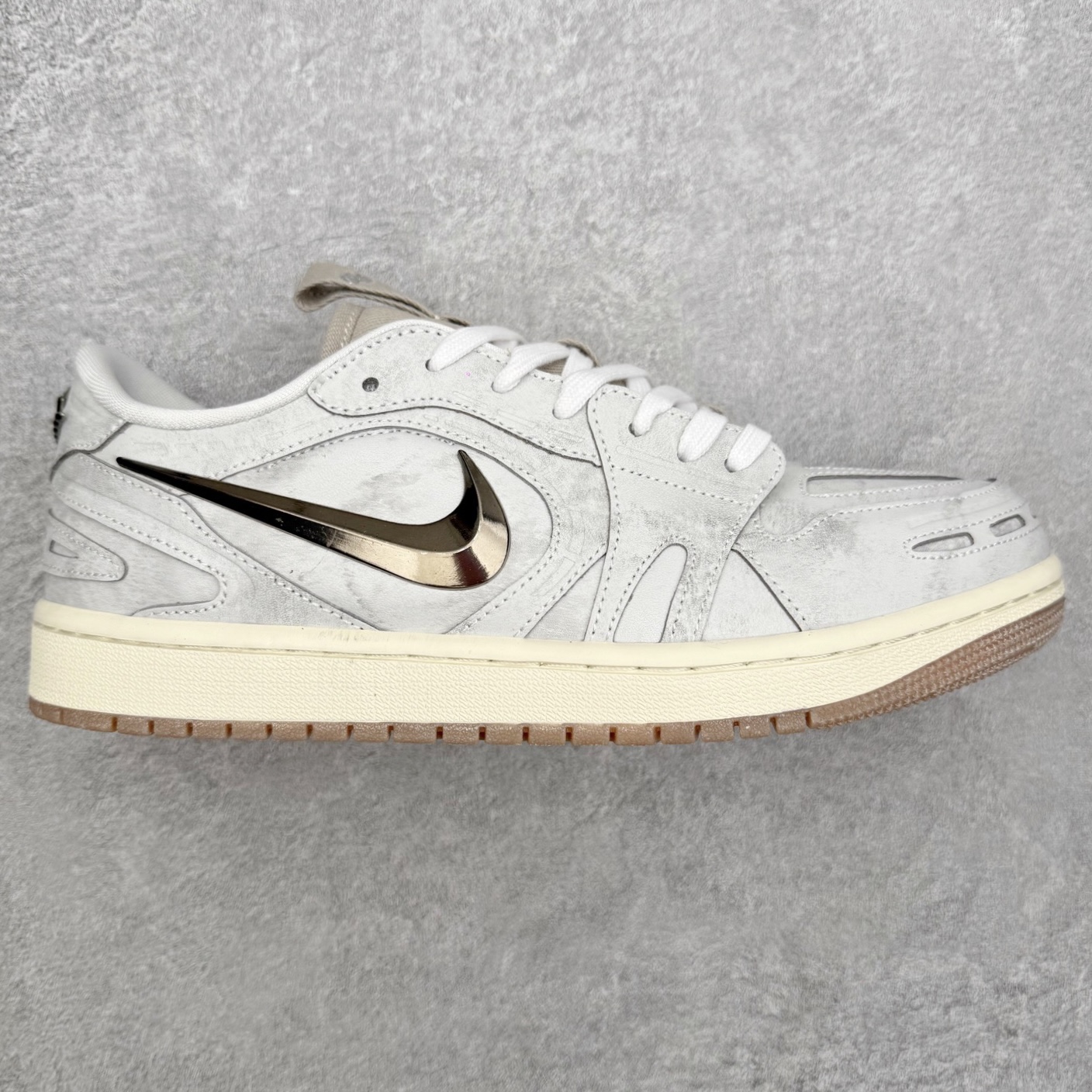 ＃K版 Air Jordan AJ1 Low 低帮 IM6662-181 全新流水线出品 DT版本唯一平替选择 市场第二梯队最强版 全部原鞋开发 原楦原纸板开发 全鞋电脑针车 原厂内置全掌气垫 原盒内在原标 唯一Zp原版鞋带绑法 免检产品 全新2022版型 全头层皮料 完美零毛边处理 原厂配置全掌气垫 价格定位良心 几十个配色陆续出货 实拍调校N版已经零色差零失真 百分百还原实物色彩所见即所得 不存在货不对板色差等低级问题 选购参考实物拍摄 不混卖不参货 只用心做好货严格选品 承诺混一赔十 尺码：36 36.5 37.5 38 38.5 39 40 40.5 41 42 42.5 43 44 44.5 45-选品中心