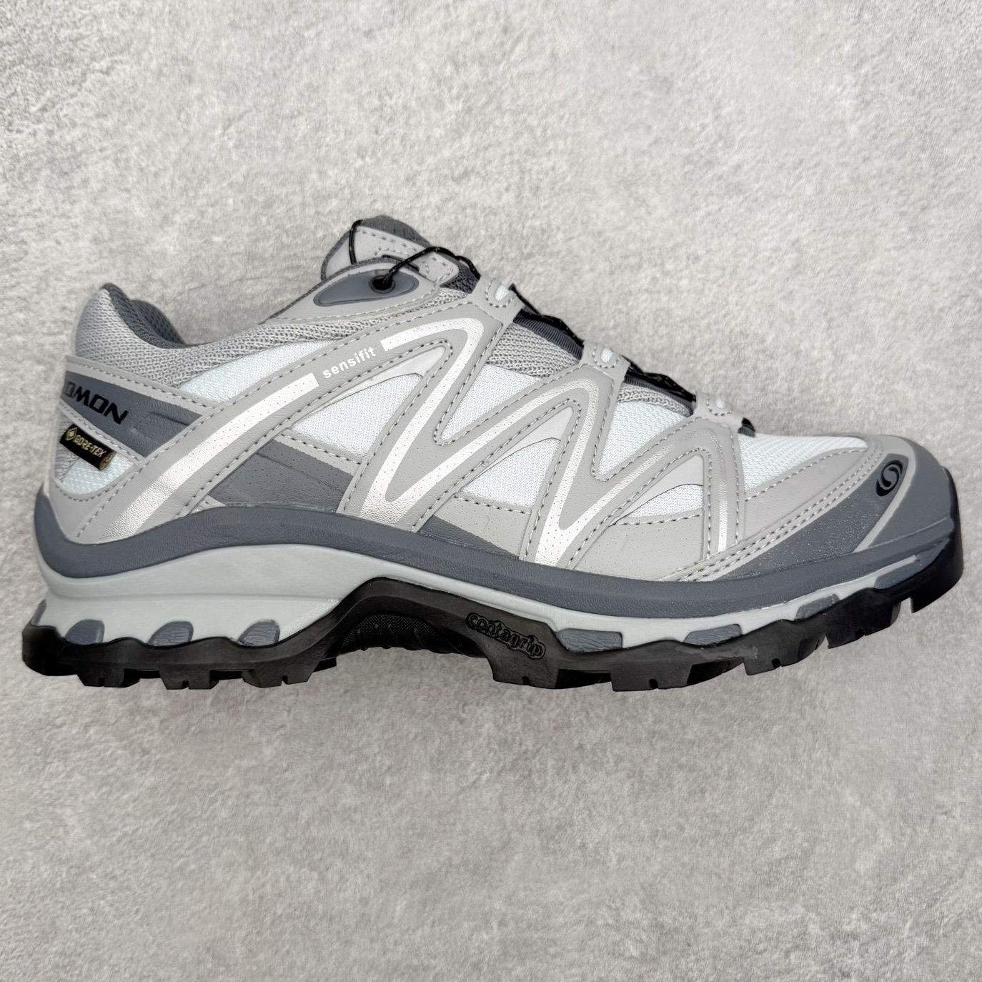 ＃PK4.0 Salomon XT-QUEST ADV 萨洛蒙潮流越野机能户外功能鞋 基于市场现有版本全新升级调整改良 现阶段市场最强产物 全新主色陆续出货 大底描漆工整零瑕疵 鞋头定型弧度完美 纯原外贸平台特供订单 耗时半年巨作 全套原纸板楦头开发 原厂特供网布配套加持 确保原汁原味 完美呈现版型 原档数据独家私模五层组合大底 男女鞋同步官方开发至46.5 原装Ortholite轻量化鞋垫 中底布带钢印编号 原厂TPU锁扣 进口港宝加持 后跟自然饱满 还原公司包裹性 基于 SALOMON 初代 XT 鞋身造型并搭载 4D ADVANCED CHASSIS™ 大底打造而成 为这款 XT-QUEST 带来了多项足部控制与保护等功能性 如在运动过程中控制左右晃动的过程而提高稳定性、改善长途越野过程中足中到足尖的过渡、提高感知岩石的精确度以抵抗尖锐物体对脚底的伤害以及采用动态缓冲来增强穿着舒适感 从而减轻疲劳感 使XT-QUEST 成为一双舒适且安全的户外之履 尺码：36 36.5 37.5 38 38.5 39 40 40.5 41 42 42.5 43 44 44.5 45-选品中心