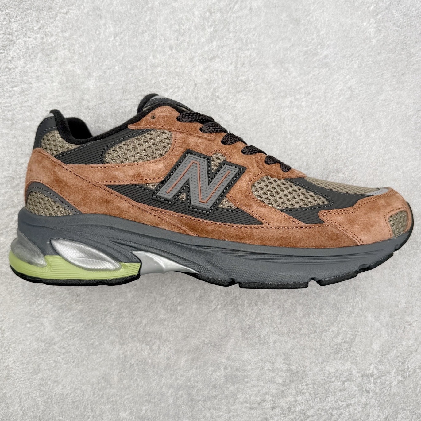 New Balance NB2010系列新百伦经典复古休闲运动板鞋 以ENCAP中底配以升级版 N-ERGY缓震物料 鞋面则采用特色的柔软麂皮搭以NewBalance经典的尼龙网布 低调中还原跑鞋本真 更年轻化的设计理念与材质 让新世代青年得以用全新视角体验经典鞋款的传奇魅力尺码：36 37 37.5 38 38.5 39.5 40 40.5 41.5 42 42.5 43 44 45-选品中心