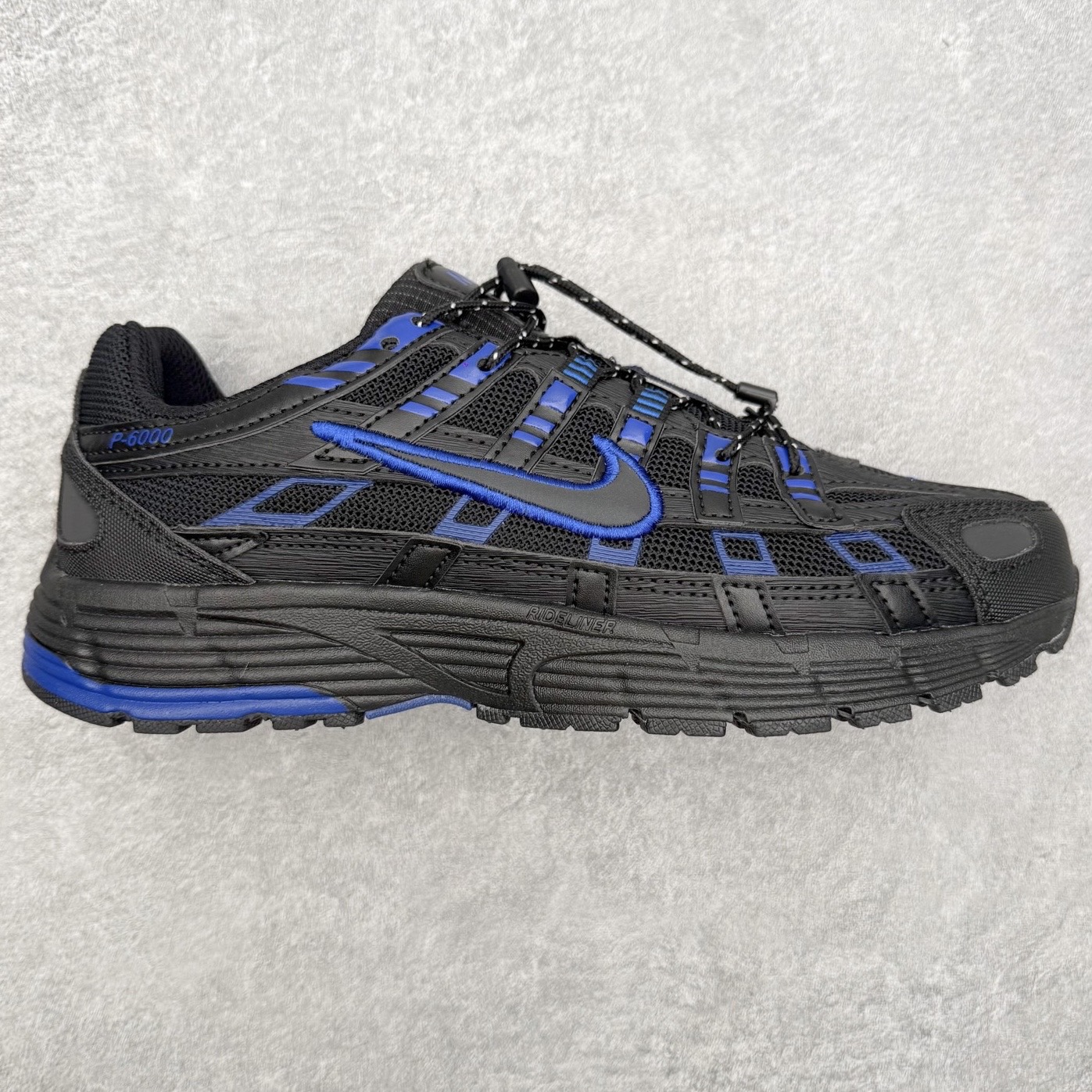 NK P-6000 系列低帮复古老爹风休闲运动舒适慢跑鞋 IO1904-010 融合 Pegasus 过往运动鞋设计 助力 21 世纪早期跑步运动跃升时尚新高度 采用透气网眼布、运动风格线条和耐穿覆面 兼具吸睛外观和舒适感受 中底泡绵以田径赛道为灵感 打造厚实设计 缔造出众缓震性能 尺码：36 36.5 37.5 38 38.5 39 40 40.5 41 42 42.5 43 44 44.5 45-选品中心