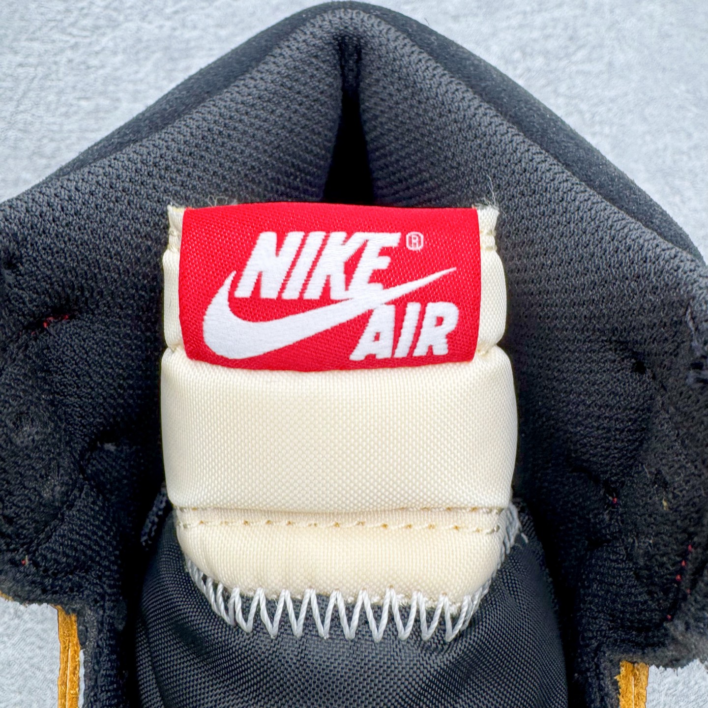 图片[14]-＃LS纯原 Union LA x Fragment Design x Air Jordan AJ1 Retro High NRG 藤原浩三方联名四色拼接灰 闪电白蓝红 IO7847-002 圈内最强系列 高端零售特供批次 产品品控稳定性领先行业 各方面均可对飙L版 良心定价不杀猪 SZ原厂全套原楦原纸板冲刀磨具开发 原厂皮料加持 原厂港宝加持定型后跟R度完美 同源原厂电绣 飞翼针数密度立体效果一致 百分百一致原鞋 原厂拉帮工艺 针距密度一致 后跟弧度收口自然不对折 极致一眼正品既视感 进口玻璃冲刀皮料裁剪零毛边 全鞋电脑针车工艺 品控清洁度最高QC检验标准 免检产品 原厂订购鞋盒、鞋标、防尘纸、鞋撑、鞋带 追求极致的原厂味道 尺码：36 36.5 37.5 38 38.5 39 40 40.5 41 42 42.5 43 44 44.5 45 46 47.5-选品中心