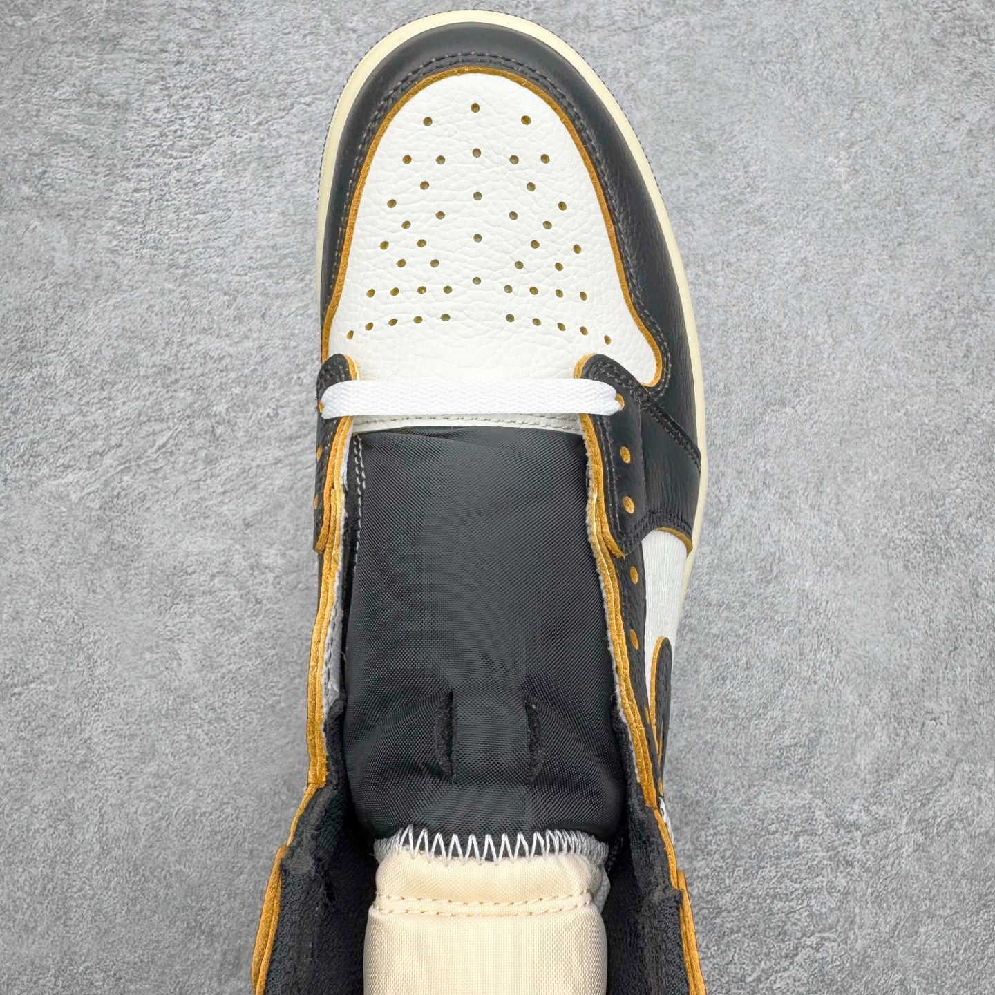 图片[4]-＃LS纯原 Union LA x Fragment Design x Air Jordan AJ1 Retro High NRG 藤原浩三方联名四色拼接灰 闪电白蓝红 IO7847-002 圈内最强系列 高端零售特供批次 产品品控稳定性领先行业 各方面均可对飙L版 良心定价不杀猪 SZ原厂全套原楦原纸板冲刀磨具开发 原厂皮料加持 原厂港宝加持定型后跟R度完美 同源原厂电绣 飞翼针数密度立体效果一致 百分百一致原鞋 原厂拉帮工艺 针距密度一致 后跟弧度收口自然不对折 极致一眼正品既视感 进口玻璃冲刀皮料裁剪零毛边 全鞋电脑针车工艺 品控清洁度最高QC检验标准 免检产品 原厂订购鞋盒、鞋标、防尘纸、鞋撑、鞋带 追求极致的原厂味道 尺码：36 36.5 37.5 38 38.5 39 40 40.5 41 42 42.5 43 44 44.5 45 46 47.5-选品中心