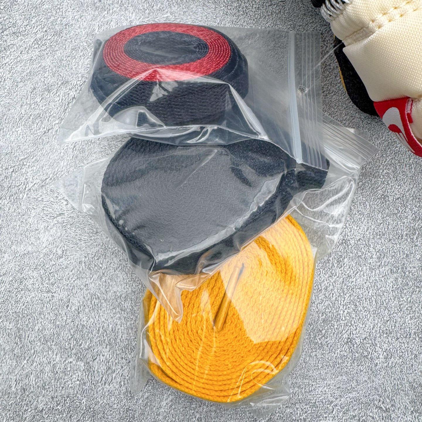 图片[13]-＃LS纯原 Union LA x Fragment Design x Air Jordan AJ1 Retro High NRG 藤原浩三方联名四色拼接灰 闪电白蓝红 IO7847-002 圈内最强系列 高端零售特供批次 产品品控稳定性领先行业 各方面均可对飙L版 良心定价不杀猪 SZ原厂全套原楦原纸板冲刀磨具开发 原厂皮料加持 原厂港宝加持定型后跟R度完美 同源原厂电绣 飞翼针数密度立体效果一致 百分百一致原鞋 原厂拉帮工艺 针距密度一致 后跟弧度收口自然不对折 极致一眼正品既视感 进口玻璃冲刀皮料裁剪零毛边 全鞋电脑针车工艺 品控清洁度最高QC检验标准 免检产品 原厂订购鞋盒、鞋标、防尘纸、鞋撑、鞋带 追求极致的原厂味道 尺码：36 36.5 37.5 38 38.5 39 40 40.5 41 42 42.5 43 44 44.5 45 46 47.5-选品中心