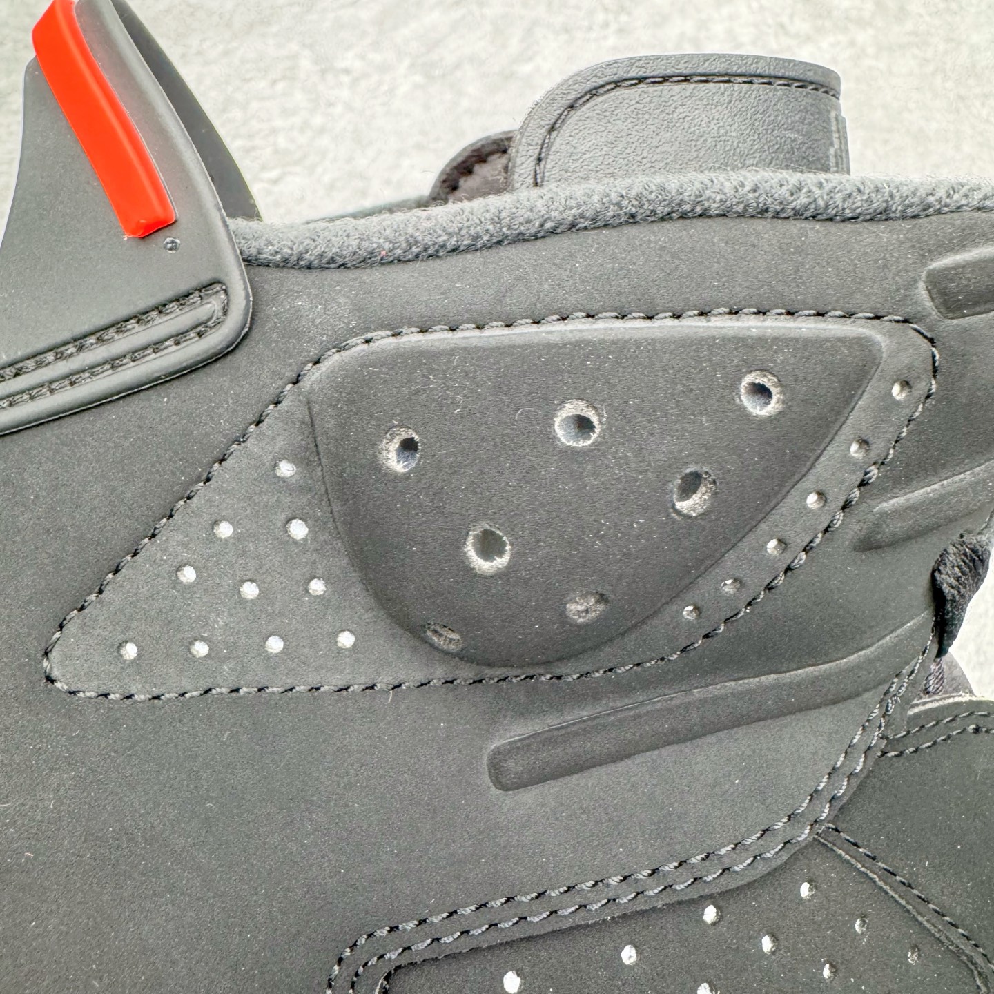 图片[11]-＃LS纯原 Air Jordan AJ6 Retro 黑红 384664-060 原楦原纸板开发 采购原厂皮料 原厂定型 后跟完美效果 到手可放心比对发售原鞋 上脚百分百充当正品驾驭 真正原装公司级完美鞋型 一切细节实拍所见所得 纸板中底、钢印 完美版型 一应俱全外贸专供 发国外寄售可稳妥充正操作 实拍调校N版已经零色差零失真 百分百还原实物色彩所见即所得 不存在货不对板色差等低级问题 选购参考实物拍摄 不混卖不参货 只用心做好货严格选品 承诺混一赔十 尺码：40 40.5 41 42 42.5 43 44 44.5 45 46 47.5 48.5-选品中心