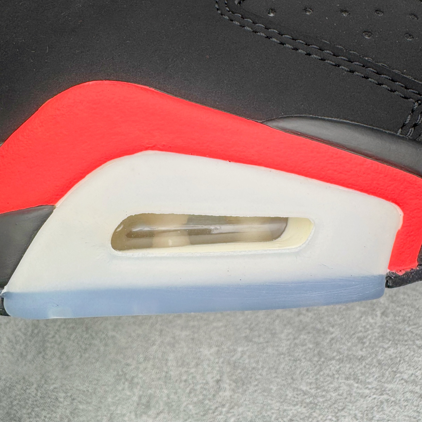 图片[13]-＃LS纯原 Air Jordan AJ6 Retro 黑红 384664-060 原楦原纸板开发 采购原厂皮料 原厂定型 后跟完美效果 到手可放心比对发售原鞋 上脚百分百充当正品驾驭 真正原装公司级完美鞋型 一切细节实拍所见所得 纸板中底、钢印 完美版型 一应俱全外贸专供 发国外寄售可稳妥充正操作 实拍调校N版已经零色差零失真 百分百还原实物色彩所见即所得 不存在货不对板色差等低级问题 选购参考实物拍摄 不混卖不参货 只用心做好货严格选品 承诺混一赔十 尺码：40 40.5 41 42 42.5 43 44 44.5 45 46 47.5 48.5-选品中心