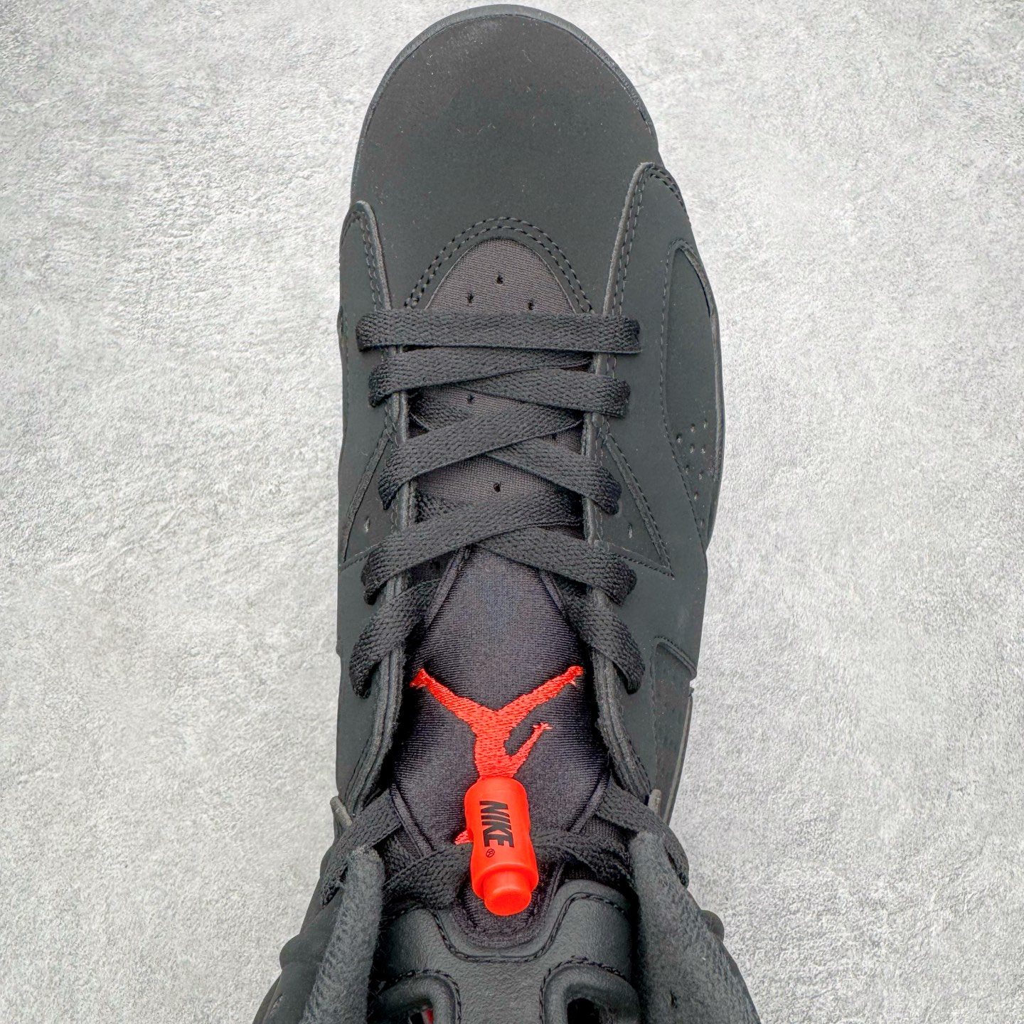 图片[4]-＃LS纯原 Air Jordan AJ6 Retro 黑红 384664-060 原楦原纸板开发 采购原厂皮料 原厂定型 后跟完美效果 到手可放心比对发售原鞋 上脚百分百充当正品驾驭 真正原装公司级完美鞋型 一切细节实拍所见所得 纸板中底、钢印 完美版型 一应俱全外贸专供 发国外寄售可稳妥充正操作 实拍调校N版已经零色差零失真 百分百还原实物色彩所见即所得 不存在货不对板色差等低级问题 选购参考实物拍摄 不混卖不参货 只用心做好货严格选品 承诺混一赔十 尺码：40 40.5 41 42 42.5 43 44 44.5 45 46 47.5 48.5-选品中心