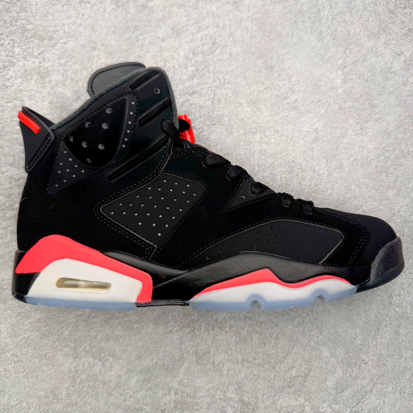＃LS纯原 Air Jordan AJ6 Retro 黑红 384664-060 原楦原纸板开发 采购原厂皮料 原厂定型 后跟完美效果 到手可放心比对发售原鞋 上脚百分百充当正品驾驭 真正原装公司级完美鞋型 一切细节实拍所见所得 纸板中底、钢印 完美版型 一应俱全外贸专供 发国外寄售可稳妥充正操作 实拍调校N版已经零色差零失真 百分百还原实物色彩所见即所得 不存在货不对板色差等低级问题 选购参考实物拍摄 不混卖不参货 只用心做好货严格选品 承诺混一赔十 尺码：40 40.5 41 42 42.5 43 44 44.5 45 46 47.5 48.5-选品中心