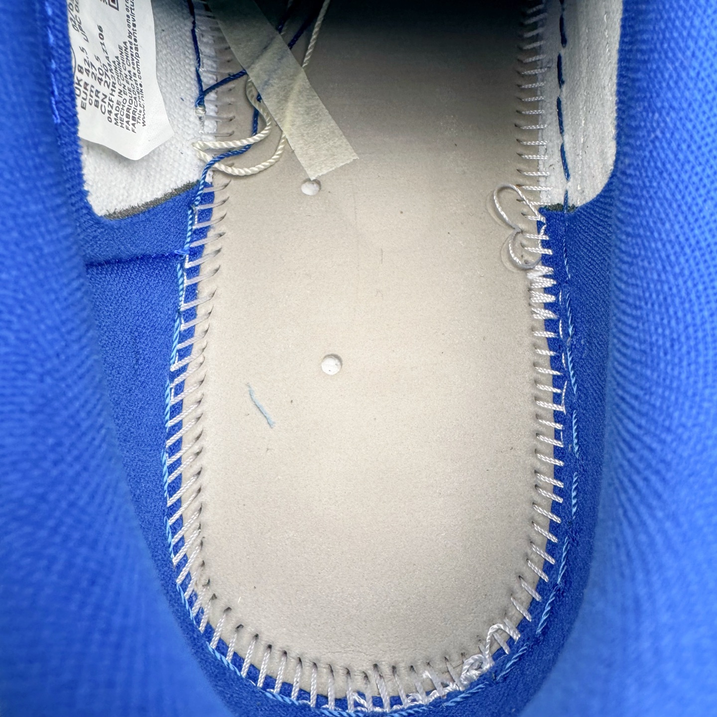 图片[17]-＃LS纯原 Travis Scott x Fragment x Air Jordan AJ1 Low OG SP 三方联名闪电倒钩低帮 蓝白 DM7866-400 圈内最强倒钩系列 高端零售特供批次 产品品控稳定性领先行业 各方面均可对飙L版 良心定价不杀猪 SZ原厂全套原楦原纸板冲刀磨具开发 原厂皮料加持 原厂港宝加持定型后跟R度完美 同源原厂电绣 鬼脸飞翼针数密度立体效果一致 百分百一致原鞋 原厂拉帮工艺 针距密度一致 后跟弧度收口自然不对折 极致一眼正品既视感 进口玻璃冲刀皮料裁剪零毛边 全鞋电脑针车工艺 品控清洁度最高QC检验标准 免检产品 原厂订购鞋盒、鞋标、防尘纸、鞋撑、鞋带 追求极致的原厂味道 尺码：40 40.5 41 42 42.5 43 44 44.5 45 46 47.5 48.5-选品中心