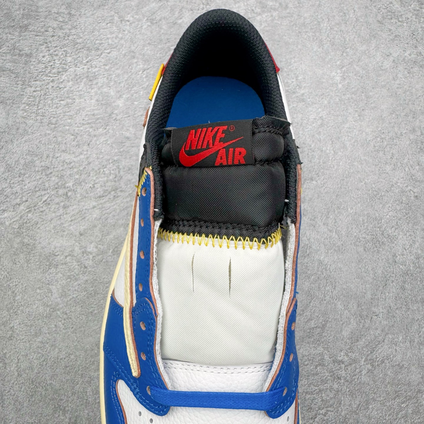 图片[5]-＃LS纯原 Union LA x Fragment Design x Air Jordan AJ1 Low OG SP 藤原浩三方联名四色拼接 TS联名倒钩低帮 蓝红白 DM7866-111 圈内最强倒钩系列 高端零售特供批次 产品品控稳定性领先行业 各方面均可对飙L版 良心定价不杀猪 SZ原厂全套原楦原纸板冲刀磨具开发 原厂皮料加持 原厂港宝加持定型后跟R度完美 同源原厂电绣 鬼脸飞翼针数密度立体效果一致 百分百一致原鞋 原厂拉帮工艺 针距密度一致 后跟弧度收口自然不对折 极致一眼正品既视感 进口玻璃冲刀皮料裁剪零毛边 全鞋电脑针车工艺 品控清洁度最高QC检验标准 免检产品 原厂订购鞋盒、鞋标、防尘纸、鞋撑、鞋带 追求极致的原厂味道 尺码：40 40.5 41 42 42.5 43 44 44.5 45 46 47.5 48.5-选品中心