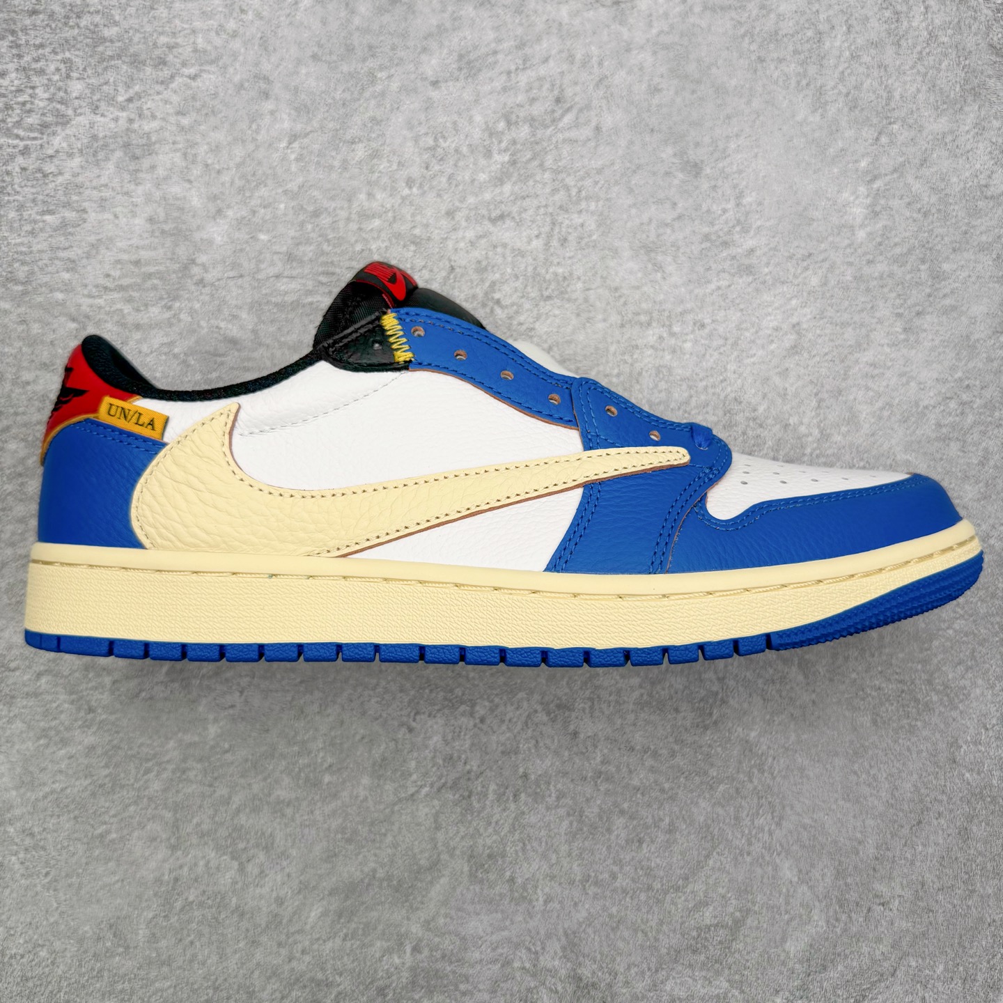 ＃LS纯原 Union LA x Fragment Design x Air Jordan AJ1 Low OG SP 藤原浩三方联名四色拼接 TS联名倒钩低帮 蓝红白 DM7866-111 圈内最强倒钩系列 高端零售特供批次 产品品控稳定性领先行业 各方面均可对飙L版 良心定价不杀猪 SZ原厂全套原楦原纸板冲刀磨具开发 原厂皮料加持 原厂港宝加持定型后跟R度完美 同源原厂电绣 鬼脸飞翼针数密度立体效果一致 百分百一致原鞋 原厂拉帮工艺 针距密度一致 后跟弧度收口自然不对折 极致一眼正品既视感 进口玻璃冲刀皮料裁剪零毛边 全鞋电脑针车工艺 品控清洁度最高QC检验标准 免检产品 原厂订购鞋盒、鞋标、防尘纸、鞋撑、鞋带 追求极致的原厂味道 尺码：40 40.5 41 42 42.5 43 44 44.5 45 46 47.5 48.5-选品中心