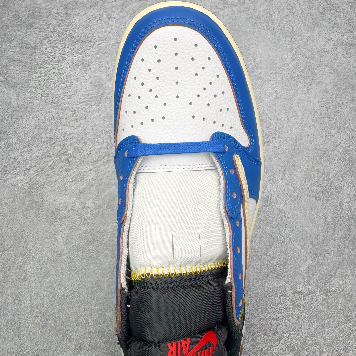 图片[4]-＃LS纯原 Union LA x Fragment Design x Air Jordan AJ1 Low OG SP 藤原浩三方联名四色拼接 TS联名倒钩低帮 蓝红白 DM7866-111 圈内最强倒钩系列 高端零售特供批次 产品品控稳定性领先行业 各方面均可对飙L版 良心定价不杀猪 SZ原厂全套原楦原纸板冲刀磨具开发 原厂皮料加持 原厂港宝加持定型后跟R度完美 同源原厂电绣 鬼脸飞翼针数密度立体效果一致 百分百一致原鞋 原厂拉帮工艺 针距密度一致 后跟弧度收口自然不对折 极致一眼正品既视感 进口玻璃冲刀皮料裁剪零毛边 全鞋电脑针车工艺 品控清洁度最高QC检验标准 免检产品 原厂订购鞋盒、鞋标、防尘纸、鞋撑、鞋带 追求极致的原厂味道 尺码：40 40.5 41 42 42.5 43 44 44.5 45 46 47.5 48.5-选品中心