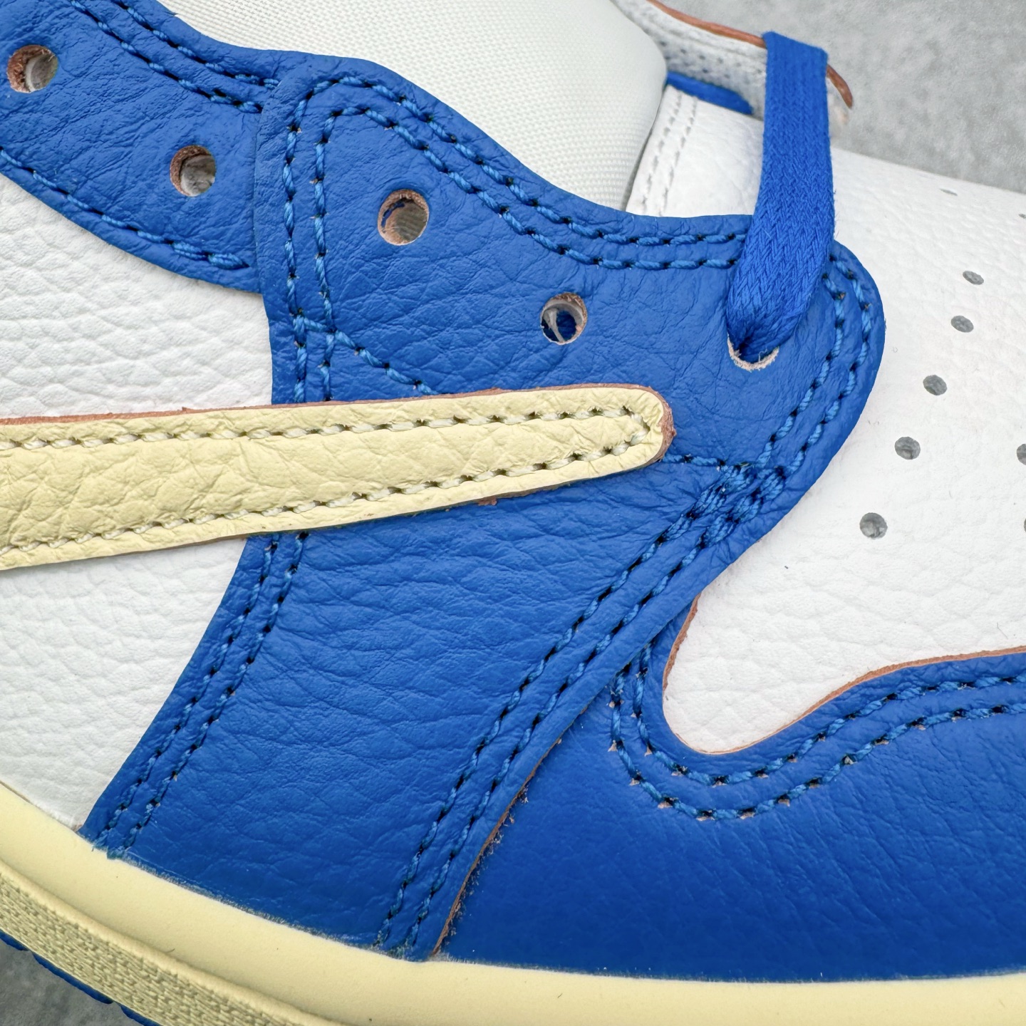 图片[15]-＃LS纯原 Union LA x Fragment Design x Air Jordan AJ1 Low OG SP 藤原浩三方联名四色拼接 TS联名倒钩低帮 蓝红白 DM7866-111 圈内最强倒钩系列 高端零售特供批次 产品品控稳定性领先行业 各方面均可对飙L版 良心定价不杀猪 SZ原厂全套原楦原纸板冲刀磨具开发 原厂皮料加持 原厂港宝加持定型后跟R度完美 同源原厂电绣 鬼脸飞翼针数密度立体效果一致 百分百一致原鞋 原厂拉帮工艺 针距密度一致 后跟弧度收口自然不对折 极致一眼正品既视感 进口玻璃冲刀皮料裁剪零毛边 全鞋电脑针车工艺 品控清洁度最高QC检验标准 免检产品 原厂订购鞋盒、鞋标、防尘纸、鞋撑、鞋带 追求极致的原厂味道 尺码：40 40.5 41 42 42.5 43 44 44.5 45 46 47.5 48.5-选品中心