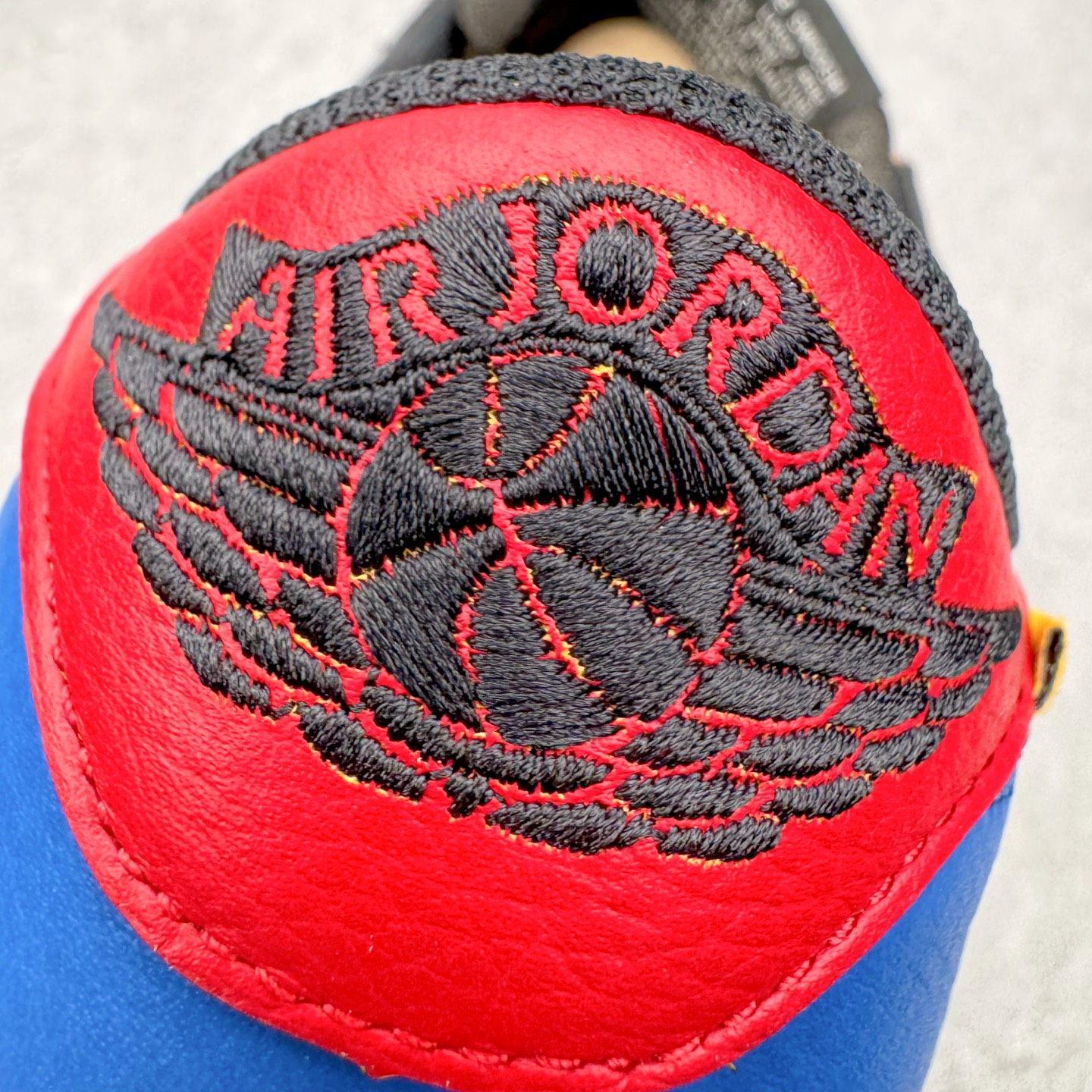 图片[17]-＃LS纯原 Union LA x Fragment Design x Air Jordan AJ1 Low OG SP 藤原浩三方联名四色拼接 TS联名倒钩低帮 蓝红白 DM7866-111 圈内最强倒钩系列 高端零售特供批次 产品品控稳定性领先行业 各方面均可对飙L版 良心定价不杀猪 SZ原厂全套原楦原纸板冲刀磨具开发 原厂皮料加持 原厂港宝加持定型后跟R度完美 同源原厂电绣 鬼脸飞翼针数密度立体效果一致 百分百一致原鞋 原厂拉帮工艺 针距密度一致 后跟弧度收口自然不对折 极致一眼正品既视感 进口玻璃冲刀皮料裁剪零毛边 全鞋电脑针车工艺 品控清洁度最高QC检验标准 免检产品 原厂订购鞋盒、鞋标、防尘纸、鞋撑、鞋带 追求极致的原厂味道 尺码：40 40.5 41 42 42.5 43 44 44.5 45 46 47.5 48.5-选品中心