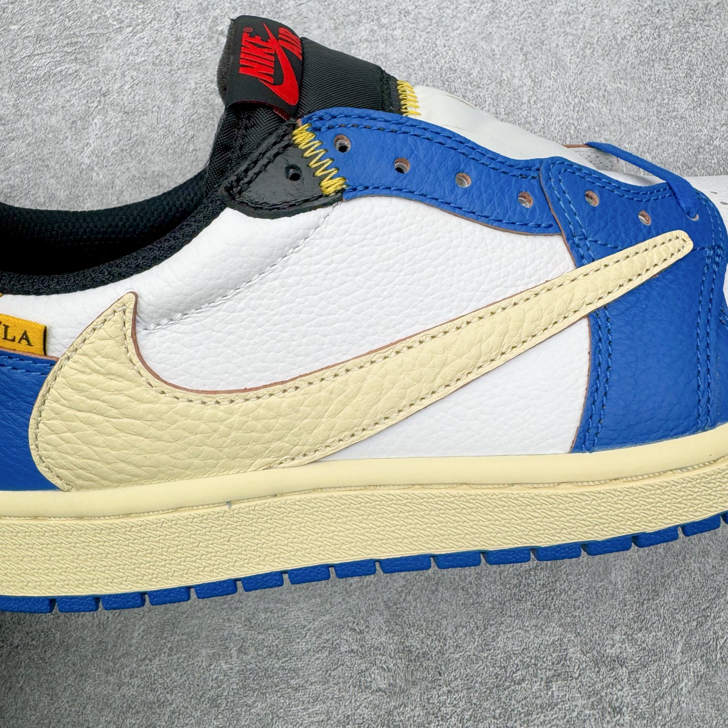 图片[19]-＃LS纯原 Union LA x Fragment Design x Air Jordan AJ1 Low OG SP 藤原浩三方联名四色拼接 TS联名倒钩低帮 蓝红白 DM7866-111 圈内最强倒钩系列 高端零售特供批次 产品品控稳定性领先行业 各方面均可对飙L版 良心定价不杀猪 SZ原厂全套原楦原纸板冲刀磨具开发 原厂皮料加持 原厂港宝加持定型后跟R度完美 同源原厂电绣 鬼脸飞翼针数密度立体效果一致 百分百一致原鞋 原厂拉帮工艺 针距密度一致 后跟弧度收口自然不对折 极致一眼正品既视感 进口玻璃冲刀皮料裁剪零毛边 全鞋电脑针车工艺 品控清洁度最高QC检验标准 免检产品 原厂订购鞋盒、鞋标、防尘纸、鞋撑、鞋带 追求极致的原厂味道 尺码：40 40.5 41 42 42.5 43 44 44.5 45 46 47.5 48.5-选品中心