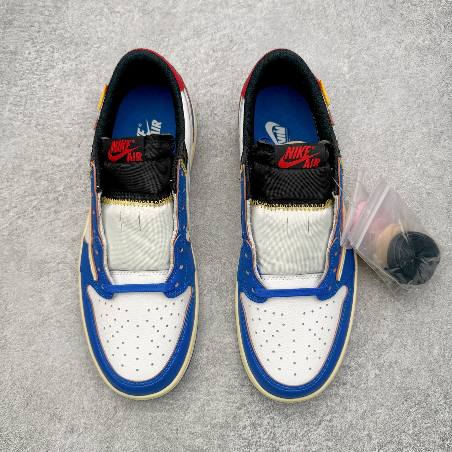 图片[2]-＃LS纯原 Union LA x Fragment Design x Air Jordan AJ1 Low OG SP 藤原浩三方联名四色拼接 TS联名倒钩低帮 蓝红白 DM7866-111 圈内最强倒钩系列 高端零售特供批次 产品品控稳定性领先行业 各方面均可对飙L版 良心定价不杀猪 SZ原厂全套原楦原纸板冲刀磨具开发 原厂皮料加持 原厂港宝加持定型后跟R度完美 同源原厂电绣 鬼脸飞翼针数密度立体效果一致 百分百一致原鞋 原厂拉帮工艺 针距密度一致 后跟弧度收口自然不对折 极致一眼正品既视感 进口玻璃冲刀皮料裁剪零毛边 全鞋电脑针车工艺 品控清洁度最高QC检验标准 免检产品 原厂订购鞋盒、鞋标、防尘纸、鞋撑、鞋带 追求极致的原厂味道 尺码：40 40.5 41 42 42.5 43 44 44.5 45 46 47.5 48.5-选品中心