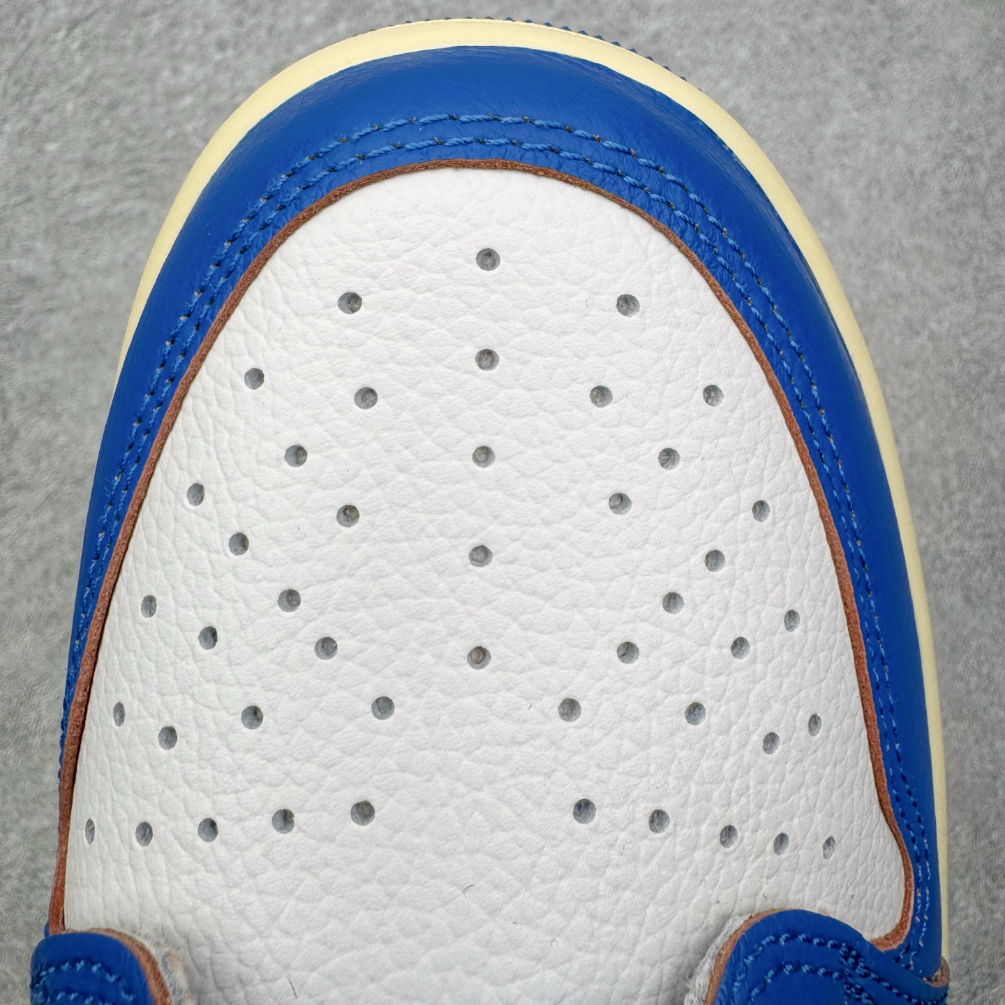 图片[16]-＃LS纯原 Union LA x Fragment Design x Air Jordan AJ1 Low OG SP 藤原浩三方联名四色拼接 TS联名倒钩低帮 蓝红白 DM7866-111 圈内最强倒钩系列 高端零售特供批次 产品品控稳定性领先行业 各方面均可对飙L版 良心定价不杀猪 SZ原厂全套原楦原纸板冲刀磨具开发 原厂皮料加持 原厂港宝加持定型后跟R度完美 同源原厂电绣 鬼脸飞翼针数密度立体效果一致 百分百一致原鞋 原厂拉帮工艺 针距密度一致 后跟弧度收口自然不对折 极致一眼正品既视感 进口玻璃冲刀皮料裁剪零毛边 全鞋电脑针车工艺 品控清洁度最高QC检验标准 免检产品 原厂订购鞋盒、鞋标、防尘纸、鞋撑、鞋带 追求极致的原厂味道 尺码：40 40.5 41 42 42.5 43 44 44.5 45 46 47.5 48.5-选品中心