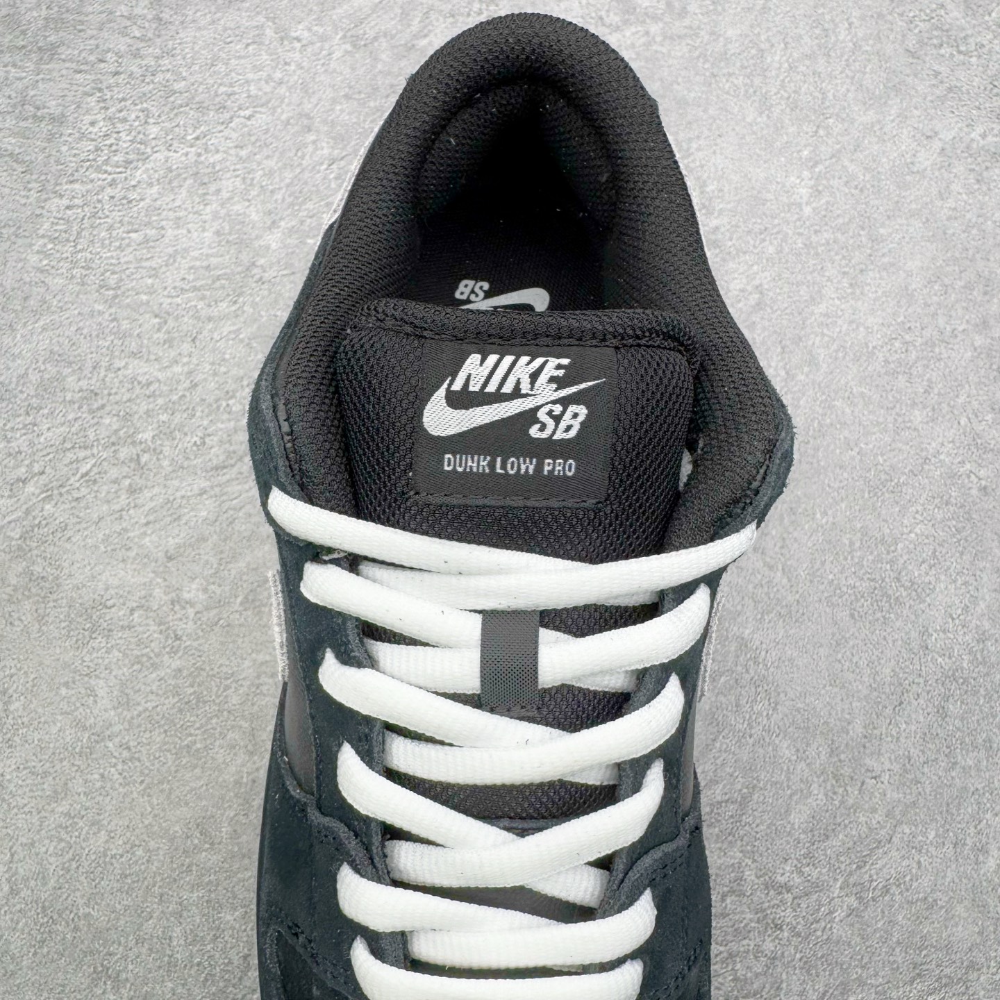 图片[5]-＃YC纯原 NK SB Dunk Low Pro 黑白棕 HF3704-003 实力大厂出品 新配色陆续开发 利润个位数只为口碑 全套原纸板楦头开发 确保原汁原味 完美呈现DUNK版型 一比一鞋头弧度高度鞋身弧度 此版本只针对中端市场 皮料材质有所更替 其他数据细节工艺流程均保持一致 绝不口嗨 细节品控鞋型随意对比 独家私模官方第六代原厂航空铝磨具打磨大底 鞋头坡度极致还原 无解鞋型 原盒原配 圈内天花板工艺 原厂玻璃冲刀 超高清洁度 全鞋零毛边皮料切割 原厂中底布点胶 中底布拉帮走线遵循公司 尺码：36 36.5 37.5 38 38.5 39 40 40.5 41 42 42.5 43 44 44.5 45 46-选品中心