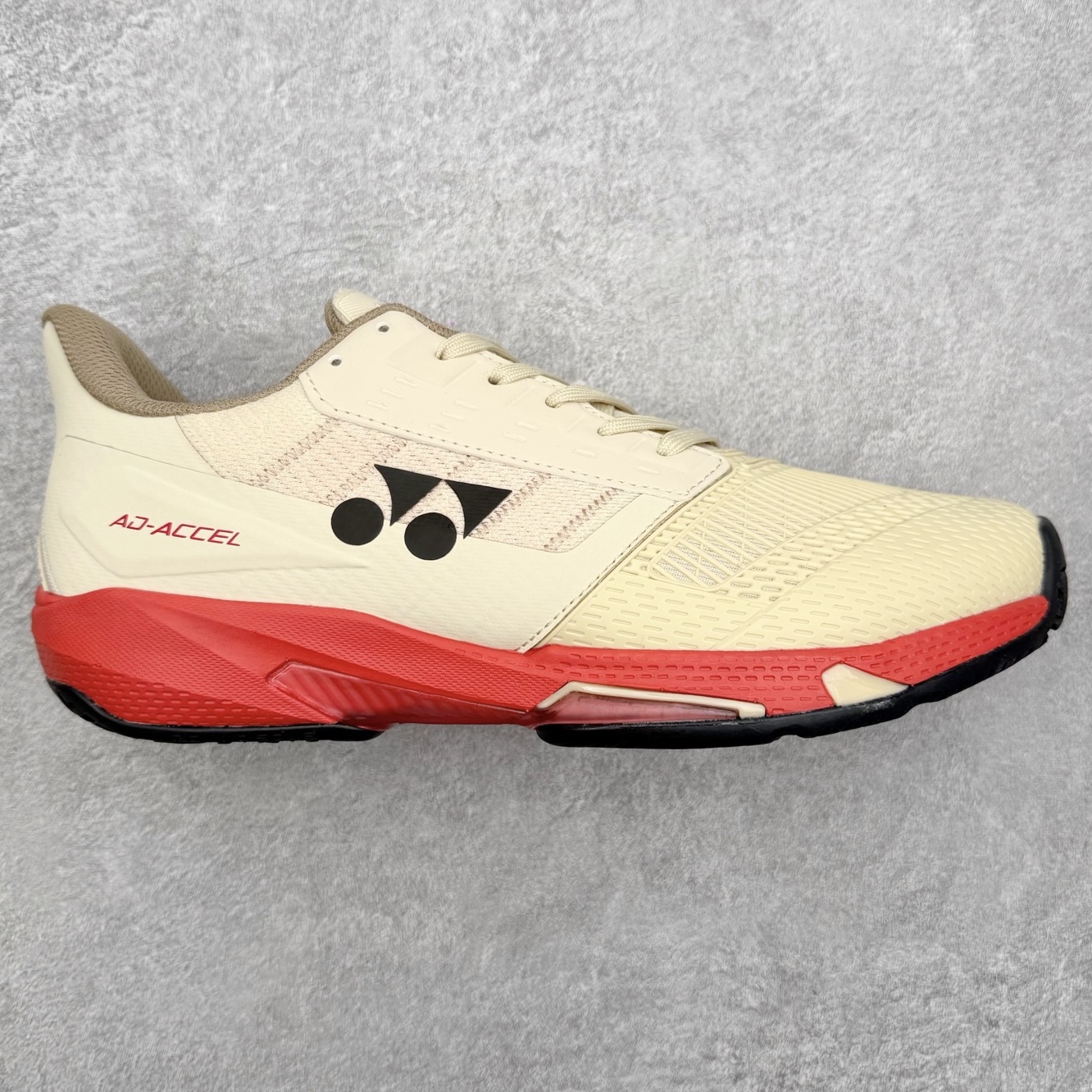 YONEX尤尼克斯 AD ACCEL 舒适柔软 减震透气包裹性支撑平衡抗冲击轻便 低帮 网球鞋 男女同款 尤尼克斯（YONEX）成立时间1946年，总部地点是日本东京，是世界著名的羽毛球品牌。为了尽量满足不同使用需求，尤尼克斯研发了大量的型号的羽毛球用品。作为世界知名的羽拍专业制造商，尤尼克斯完全体现日本工艺的精益求精，羽拍牢牢占据世界第一的地位，同时网球拍也得到许多知名球星的喜爱。实拍调校N版已经零色差零失真 百分百还原实物色彩所见即所得 不存在货不对板色差等低级问题 选购参考实物拍摄 不混卖不参货 只用心做好货严格选品 承诺混一赔十 尺码：36 36.5 37.5 38 38.5 39 40 40.5 41 42 42.5 43 44 44.5 45-选品中心