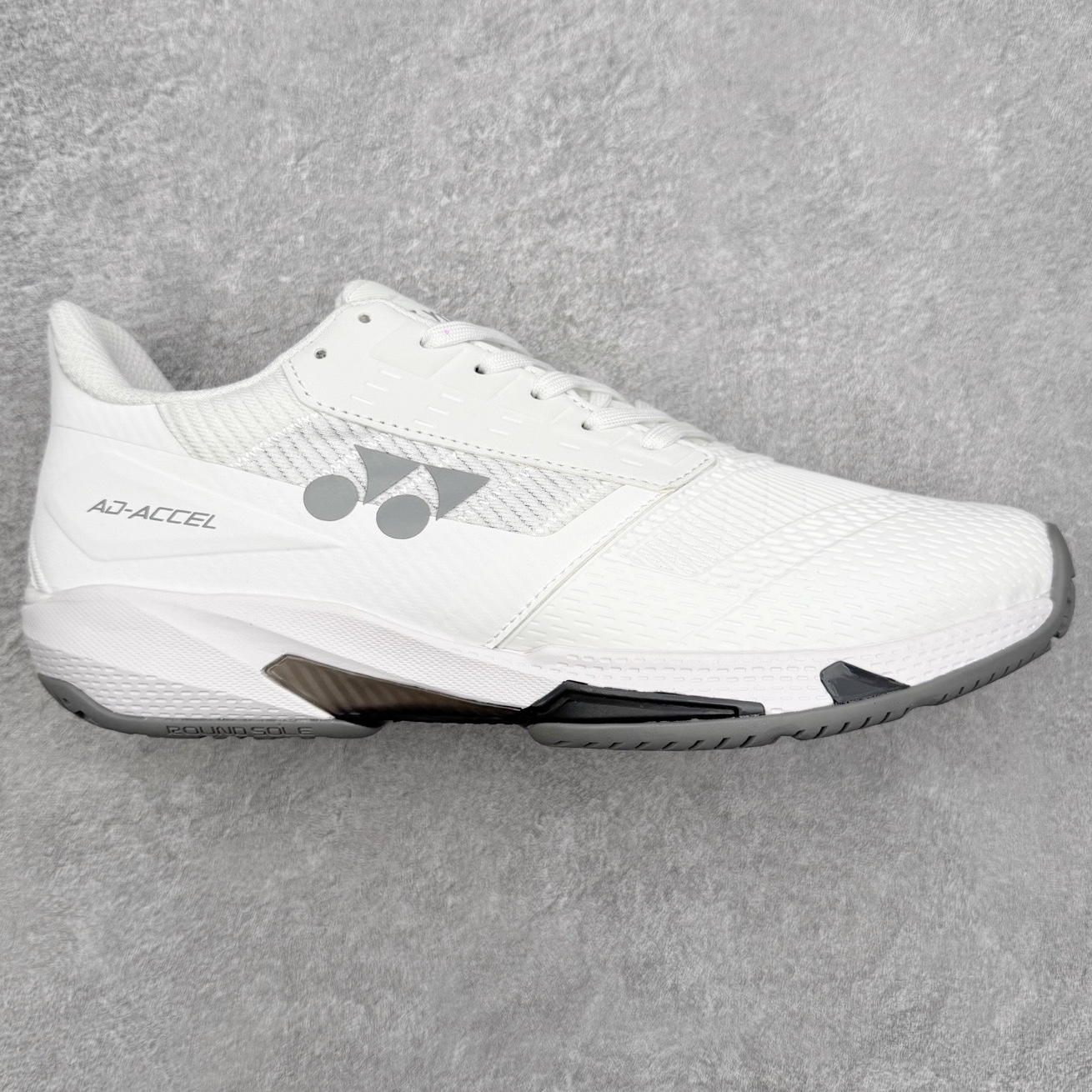 YONEX尤尼克斯 AD ACCEL 舒适柔软 减震透气包裹性支撑平衡抗冲击轻便 低帮 网球鞋 男女同款 尤尼克斯（YONEX）成立时间1946年，总部地点是日本东京，是世界著名的羽毛球品牌。为了尽量满足不同使用需求，尤尼克斯研发了大量的型号的羽毛球用品。作为世界知名的羽拍专业制造商，尤尼克斯完全体现日本工艺的精益求精，羽拍牢牢占据世界第一的地位，同时网球拍也得到许多知名球星的喜爱。实拍调校N版已经零色差零失真 百分百还原实物色彩所见即所得 不存在货不对板色差等低级问题 选购参考实物拍摄 不混卖不参货 只用心做好货严格选品 承诺混一赔十 尺码：36 36.5 37.5 38 38.5 39 40 40.5 41 42 42.5 43 44 44.5 45-选品中心