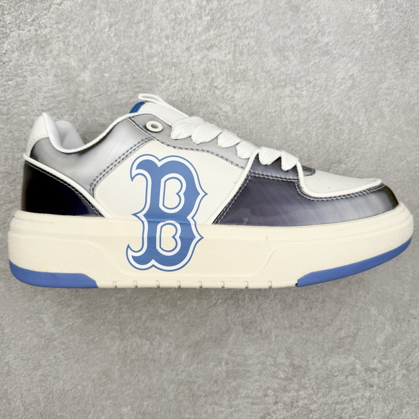 MLB Chunky Liner Basic 复古印花学长鞋系列低帮轻量增高厚底百搭休闲运动慢跑鞋板鞋 Korea韩国联名NY美国榄球纽约洋基队限定 韩国代购专供 全套原楦原纸板原厂数据开发 正确中底拉帮中底网布细节 平台代购专供 左脚内置芯片 韩国代购吊牌标贴 独家一比一RB+MD组合大底 高频后跟小人Logo精准对位立体饱满 正确网布加超迁鞋面 转印中底走线紧密 转印Logo工艺表层防刮不掉色 尺码：35 36 36.5 37.5 38 38.5 39 40 40.5 41 42 42.5 43 44 45-选品中心