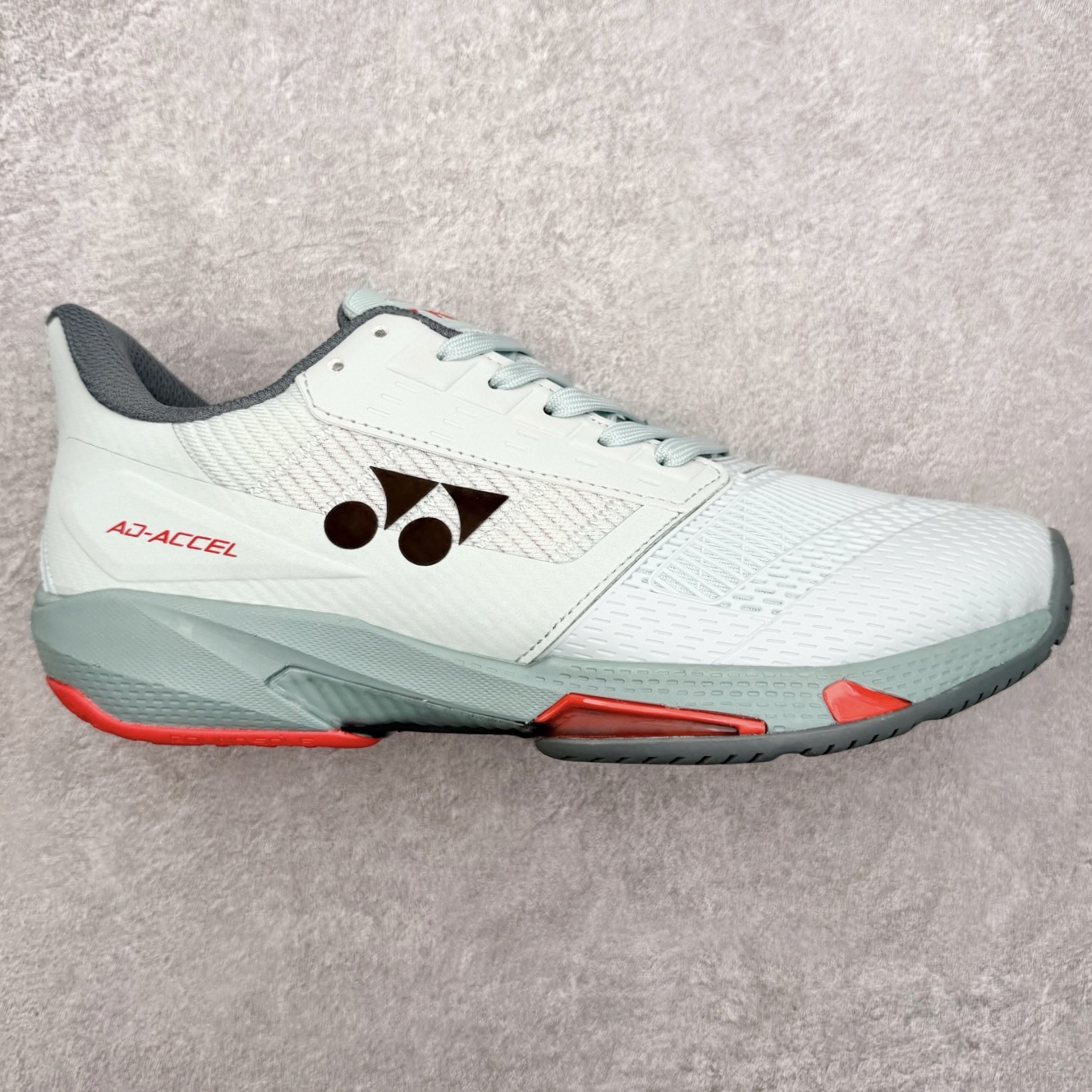YONEX尤尼克斯 AD ACCEL 舒适柔软 减震透气包裹性支撑平衡抗冲击轻便 低帮 网球鞋 男女同款 尤尼克斯（YONEX）成立时间1946年，总部地点是日本东京，是世界著名的羽毛球品牌。为了尽量满足不同使用需求，尤尼克斯研发了大量的型号的羽毛球用品。作为世界知名的羽拍专业制造商，尤尼克斯完全体现日本工艺的精益求精，羽拍牢牢占据世界第一的地位，同时网球拍也得到许多知名球星的喜爱。实拍调校N版已经零色差零失真 百分百还原实物色彩所见即所得 不存在货不对板色差等低级问题 选购参考实物拍摄 不混卖不参货 只用心做好货严格选品 承诺混一赔十 尺码：36 36.5 37.5 38 38.5 39 40 40.5 41 42 42.5 43 44 44.5 45-选品中心