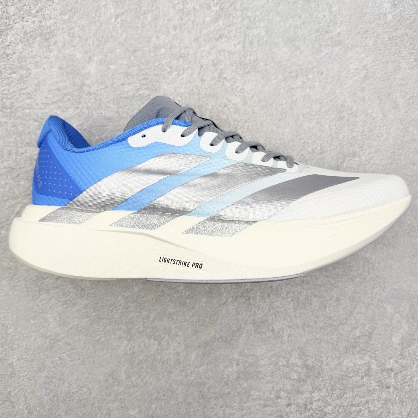 AD Adizero Drive RC M 马拉松竞速专业跑鞋 CELERMESH针织网面非常轻薄 纤维间的缝隙很大 可以保证跑步时的透气、排汗效果 鞋舌直接与两侧的内衬和鞋底连接在一起 在跑步过程中不会被鞋舌的左右移动所困扰 在标准鞋带孔的基础上再拓宽一组鞋带孔 适合不同脚型的需求 突破性 EnergyRods 技术，有助于跑者实现更好的成绩 中底独特的LIGHTSTRIKE PRO泡棉材质 微弹感觉在跑步过程中给予了良好的支撑体验 对于顶级精英和高水平进阶跑者来说 ADIOS PRO是一双值得信赖的竞速比赛用鞋 尺码：36 36.5 37.5 38 38.5 39 40 40.5 41 42 42.5 43 44 44.5 45-选品中心