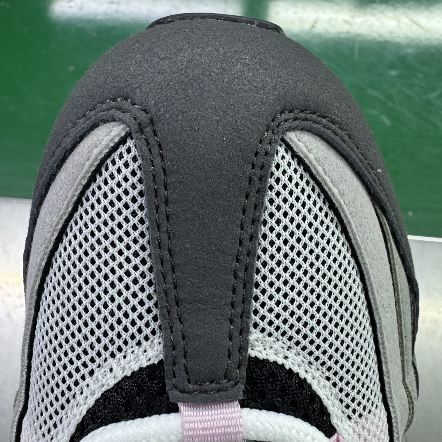 图片[16]-＃SF外贸特供 NK Air Max 95 OG 舒适百搭耐磨低帮气垫休闲跑步鞋 男女同款 灰粉 HJ5996-001 亲自操刀耗时半年开发 重金购买全套印尼原厂纸板楦头开发 2025官方主推系列 致敬诞生30周年的传奇鞋型 Air Max 95 系列再度重磅复刻归来 以全新配色续写光辉历史 更以现代手法重塑经典 将复古风格与前沿科技完美融合 一比一鞋头弧度高度鞋身弧度 东莞原厂模具大底 一码一模 原厂高韧性Tpu 独家供应35.5 45.5 48.5 49.5 50.5 原厂特供同批次皮料与Zp零色差 原厂特供内外标均可过绿X扫描认证 独家原装Big Bubble气垫 气垫体积更大 提供更强的缓震性能和回弹性 进口玻璃冲刀皮料裁剪零毛边 电脑针车工艺 鞋面不留荧光细节 平台可冲 超高鞋面清洁度 最高QC检验标准 控制溢胶瑕疵 每一双都是工艺品 实拍调校N版已经零色差零失真 百分百还原实物色彩所见即所得 不存在货不对板色差等低级问题 选购参考实物拍摄 不混卖不参货 只用心做好货严格选品 承诺混一赔十 尺码：35.5 36 36.5 37.5 38 38.5 39 40 40.5 41 42 42.5 43 44 44.5 45 45.5 46 47.5 48.5 49.5 50.5-选品中心