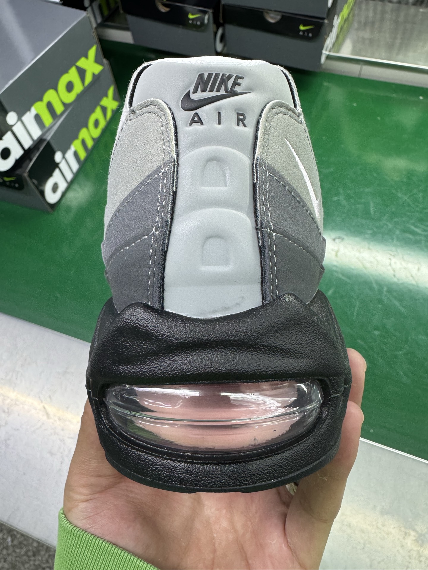 图片[9]-＃SF外贸特供 NK Air Max 95 OG 舒适百搭耐磨低帮气垫休闲跑步鞋 男女同款 灰粉 HJ5996-001 亲自操刀耗时半年开发 重金购买全套印尼原厂纸板楦头开发 2025官方主推系列 致敬诞生30周年的传奇鞋型 Air Max 95 系列再度重磅复刻归来 以全新配色续写光辉历史 更以现代手法重塑经典 将复古风格与前沿科技完美融合 一比一鞋头弧度高度鞋身弧度 东莞原厂模具大底 一码一模 原厂高韧性Tpu 独家供应35.5 45.5 48.5 49.5 50.5 原厂特供同批次皮料与Zp零色差 原厂特供内外标均可过绿X扫描认证 独家原装Big Bubble气垫 气垫体积更大 提供更强的缓震性能和回弹性 进口玻璃冲刀皮料裁剪零毛边 电脑针车工艺 鞋面不留荧光细节 平台可冲 超高鞋面清洁度 最高QC检验标准 控制溢胶瑕疵 每一双都是工艺品 实拍调校N版已经零色差零失真 百分百还原实物色彩所见即所得 不存在货不对板色差等低级问题 选购参考实物拍摄 不混卖不参货 只用心做好货严格选品 承诺混一赔十 尺码：35.5 36 36.5 37.5 38 38.5 39 40 40.5 41 42 42.5 43 44 44.5 45 45.5 46 47.5 48.5 49.5 50.5-选品中心