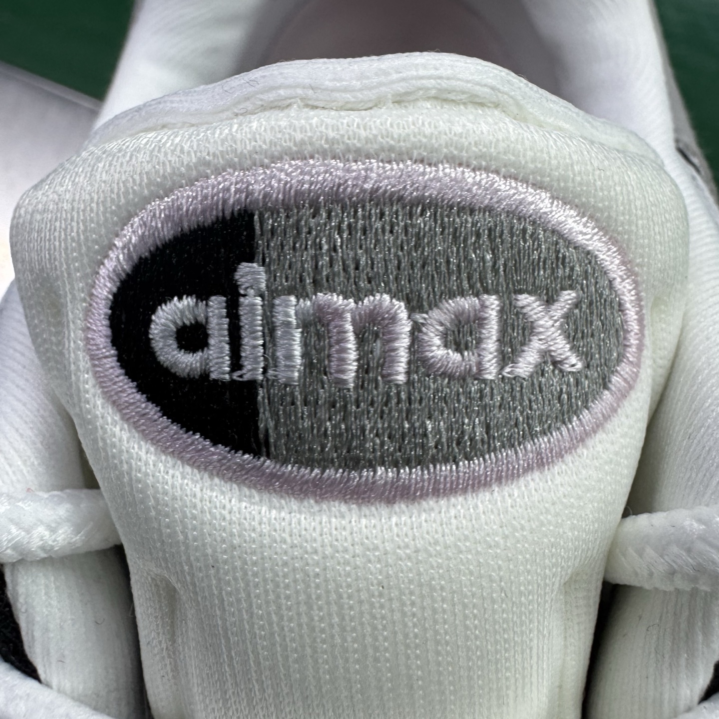 图片[18]-＃SF外贸特供 NK Air Max 95 OG 舒适百搭耐磨低帮气垫休闲跑步鞋 男女同款 灰粉 HJ5996-001 亲自操刀耗时半年开发 重金购买全套印尼原厂纸板楦头开发 2025官方主推系列 致敬诞生30周年的传奇鞋型 Air Max 95 系列再度重磅复刻归来 以全新配色续写光辉历史 更以现代手法重塑经典 将复古风格与前沿科技完美融合 一比一鞋头弧度高度鞋身弧度 东莞原厂模具大底 一码一模 原厂高韧性Tpu 独家供应35.5 45.5 48.5 49.5 50.5 原厂特供同批次皮料与Zp零色差 原厂特供内外标均可过绿X扫描认证 独家原装Big Bubble气垫 气垫体积更大 提供更强的缓震性能和回弹性 进口玻璃冲刀皮料裁剪零毛边 电脑针车工艺 鞋面不留荧光细节 平台可冲 超高鞋面清洁度 最高QC检验标准 控制溢胶瑕疵 每一双都是工艺品 实拍调校N版已经零色差零失真 百分百还原实物色彩所见即所得 不存在货不对板色差等低级问题 选购参考实物拍摄 不混卖不参货 只用心做好货严格选品 承诺混一赔十 尺码：35.5 36 36.5 37.5 38 38.5 39 40 40.5 41 42 42.5 43 44 44.5 45 45.5 46 47.5 48.5 49.5 50.5-选品中心