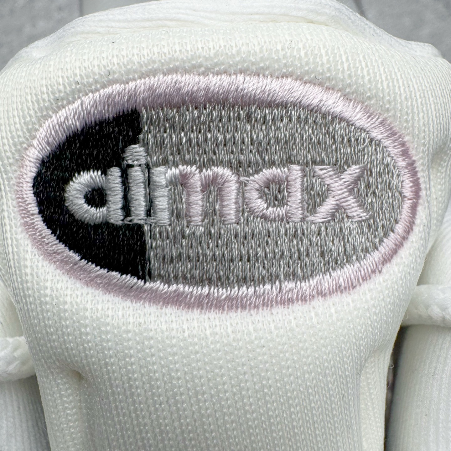 图片[18]-＃SF外贸特供 NK Air Max 95 OG 舒适百搭耐磨低帮气垫休闲跑步鞋 男女同款 灰粉 HJ5996-001 亲自操刀耗时半年开发 重金购买全套印尼原厂纸板楦头开发 2025官方主推系列 致敬诞生30周年的传奇鞋型 Air Max 95 系列再度重磅复刻归来 以全新配色续写光辉历史 更以现代手法重塑经典 将复古风格与前沿科技完美融合 一比一鞋头弧度高度鞋身弧度 东莞原厂模具大底 一码一模 原厂高韧性Tpu 独家供应35.5 45.5 48.5 49.5 50.5 原厂特供同批次皮料与Zp零色差 原厂特供内外标均可过绿X扫描认证 独家原装Big Bubble气垫 气垫体积更大 提供更强的缓震性能和回弹性 进口玻璃冲刀皮料裁剪零毛边 电脑针车工艺 鞋面不留荧光细节 平台可冲 超高鞋面清洁度 最高QC检验标准 控制溢胶瑕疵 每一双都是工艺品 实拍调校N版已经零色差零失真 百分百还原实物色彩所见即所得 不存在货不对板色差等低级问题 选购参考实物拍摄 不混卖不参货 只用心做好货严格选品 承诺混一赔十 尺码：35.5 36 36.5 37.5 38 38.5 39 40 40.5 41 42 42.5 43 44 44.5 45 45.5 46 47.5 48.5 49.5 50.5-选品中心