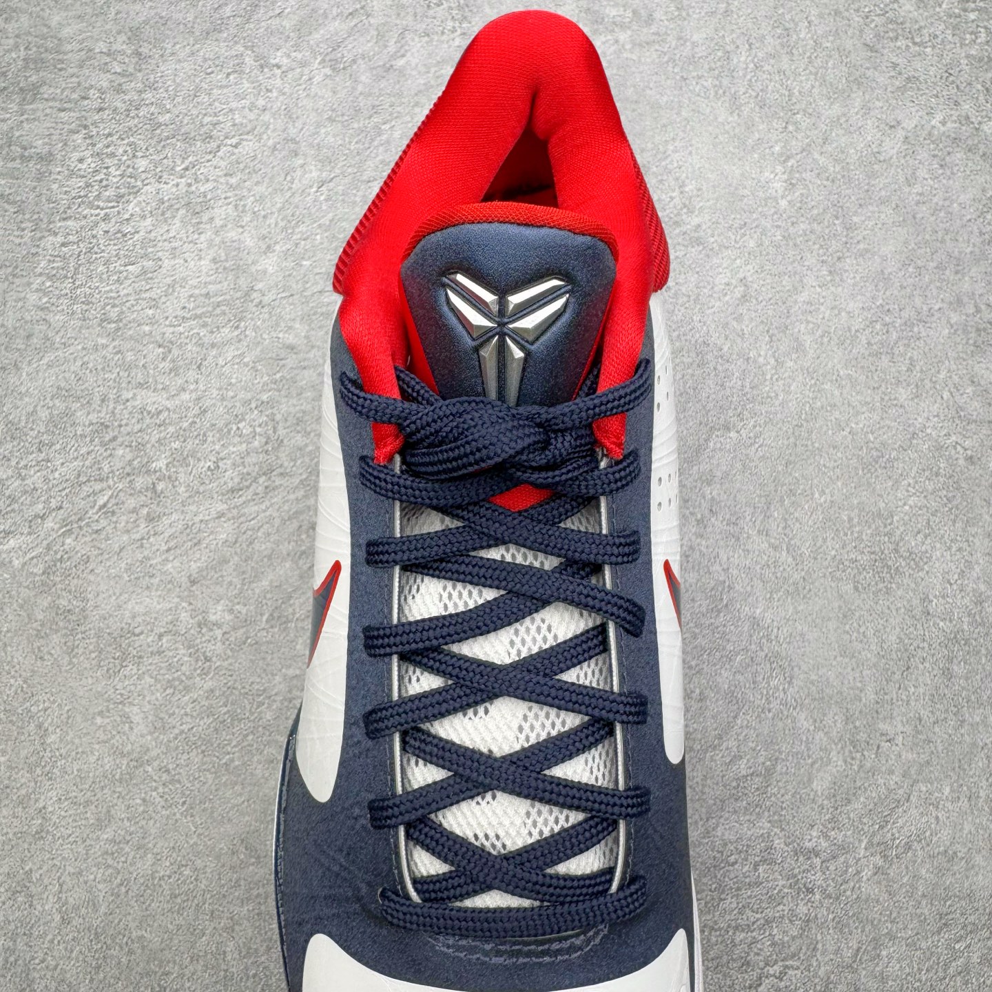 图片[5]-＃H12纯原 NK Zoom Kobe ZK5 科比5代 USA 白蓝红 386429-103 完美复刻公司货 前掌超大Zoom Turbo气垫 后掌EVA缓震 真正的原汁原味 还原ZP脚感 全身鞋材卡料色独家定制 唯一正确喷漆工艺Swoosh 正确凹凸蛇鳞工艺 正确鞋面渐变效果 内全置真动飞态线 独立原厂模具 最大尺码达到49.5码 首批不拼图大几率过验 亲测已过 支持各种高强度实战 无需担心 上脚价 补货周期极长 脚宽建议买大半码 科比系列前掌偏窄 不影响二次销售 支持七天无理由退换 尺码：41 42 42.5 43 44 44.5 45 45.5 46 47.5 48.5 49.5-选品中心