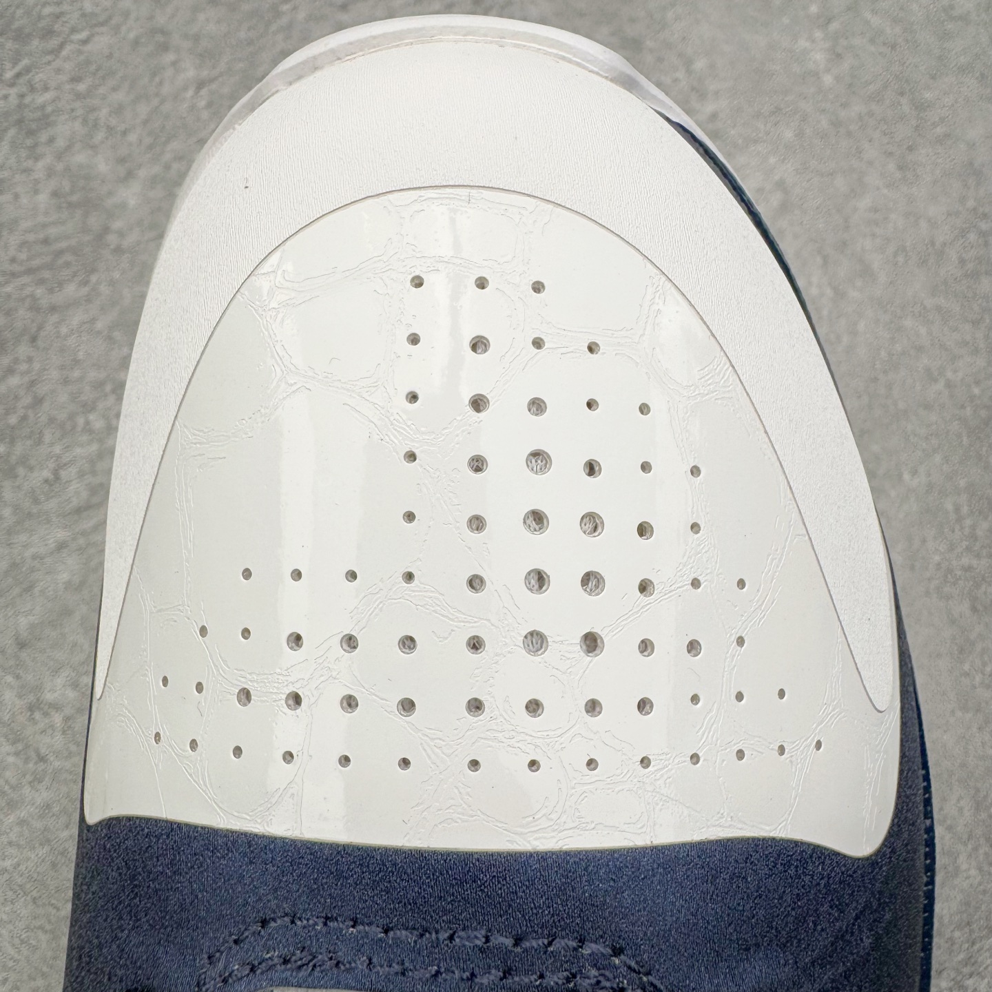 图片[17]-＃H12纯原 NK Zoom Kobe ZK5 科比5代 USA 白蓝红 386429-103 完美复刻公司货 前掌超大Zoom Turbo气垫 后掌EVA缓震 真正的原汁原味 还原ZP脚感 全身鞋材卡料色独家定制 唯一正确喷漆工艺Swoosh 正确凹凸蛇鳞工艺 正确鞋面渐变效果 内全置真动飞态线 独立原厂模具 最大尺码达到49.5码 首批不拼图大几率过验 亲测已过 支持各种高强度实战 无需担心 上脚价 补货周期极长 脚宽建议买大半码 科比系列前掌偏窄 不影响二次销售 支持七天无理由退换 尺码：41 42 42.5 43 44 44.5 45 45.5 46 47.5 48.5 49.5-选品中心