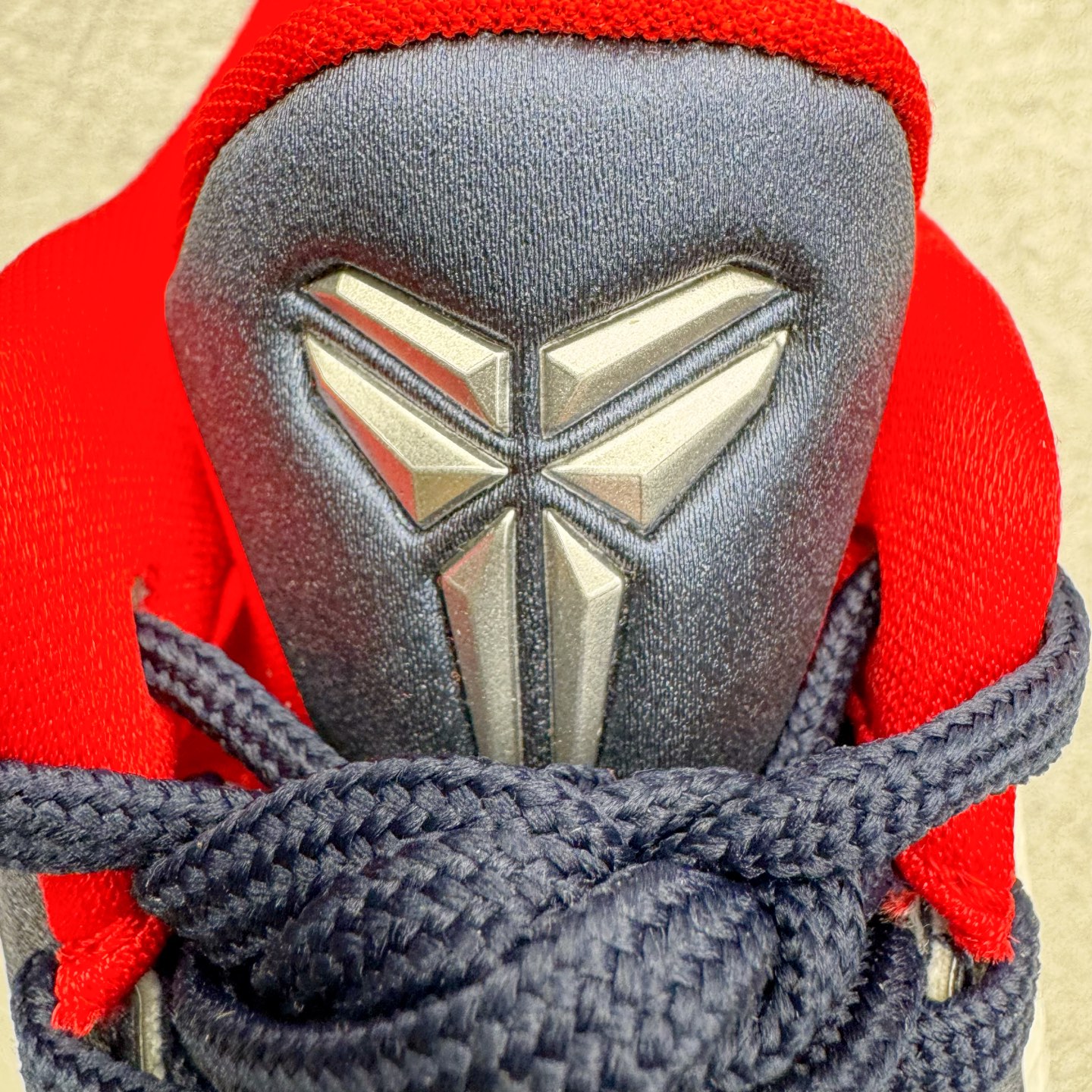 图片[16]-＃H12纯原 NK Zoom Kobe ZK5 科比5代 USA 白蓝红 386429-103 完美复刻公司货 前掌超大Zoom Turbo气垫 后掌EVA缓震 真正的原汁原味 还原ZP脚感 全身鞋材卡料色独家定制 唯一正确喷漆工艺Swoosh 正确凹凸蛇鳞工艺 正确鞋面渐变效果 内全置真动飞态线 独立原厂模具 最大尺码达到49.5码 首批不拼图大几率过验 亲测已过 支持各种高强度实战 无需担心 上脚价 补货周期极长 脚宽建议买大半码 科比系列前掌偏窄 不影响二次销售 支持七天无理由退换 尺码：41 42 42.5 43 44 44.5 45 45.5 46 47.5 48.5 49.5-选品中心