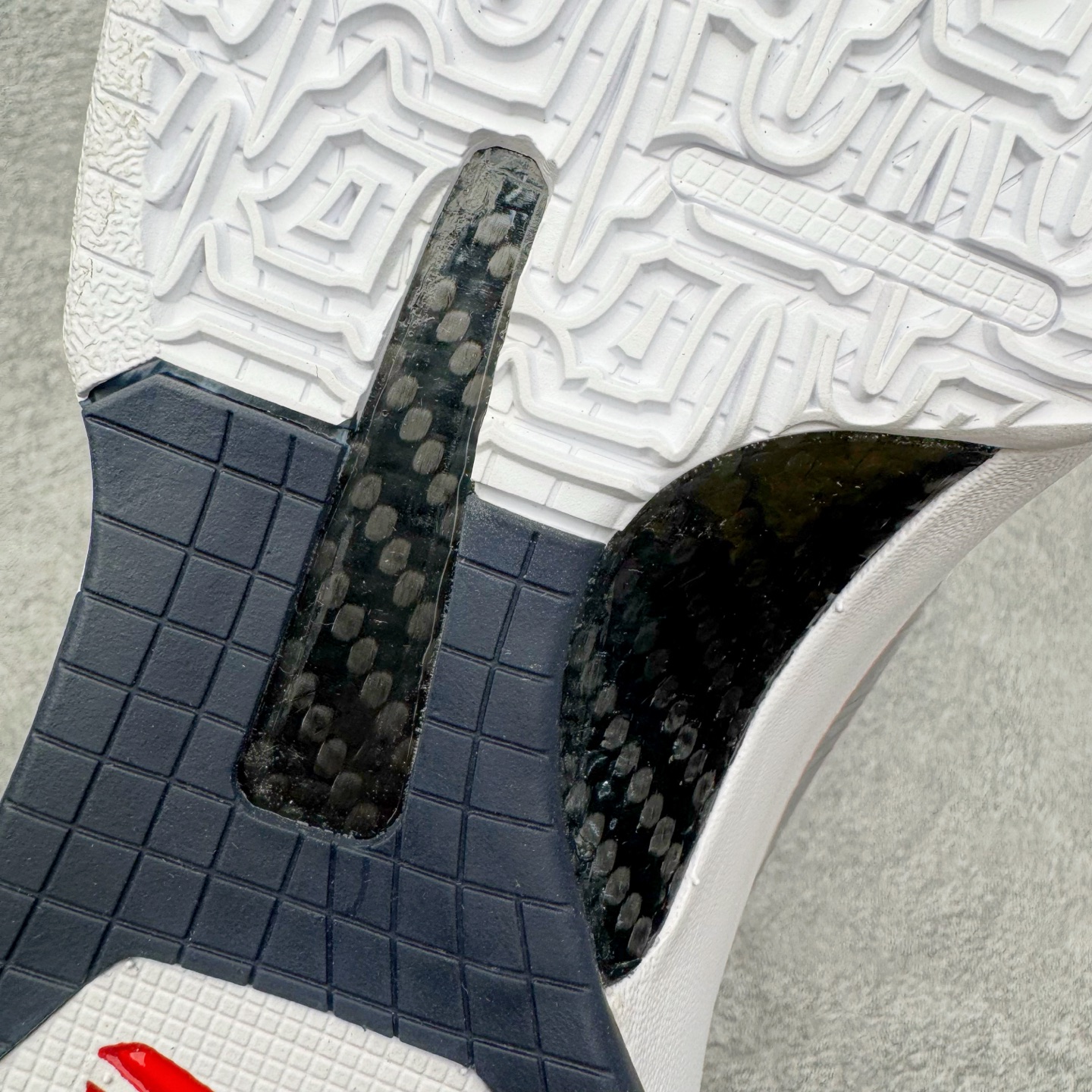 图片[20]-＃H12纯原 NK Zoom Kobe ZK5 科比5代 USA 白蓝红 386429-103 完美复刻公司货 前掌超大Zoom Turbo气垫 后掌EVA缓震 真正的原汁原味 还原ZP脚感 全身鞋材卡料色独家定制 唯一正确喷漆工艺Swoosh 正确凹凸蛇鳞工艺 正确鞋面渐变效果 内全置真动飞态线 独立原厂模具 最大尺码达到49.5码 首批不拼图大几率过验 亲测已过 支持各种高强度实战 无需担心 上脚价 补货周期极长 脚宽建议买大半码 科比系列前掌偏窄 不影响二次销售 支持七天无理由退换 尺码：41 42 42.5 43 44 44.5 45 45.5 46 47.5 48.5 49.5-选品中心