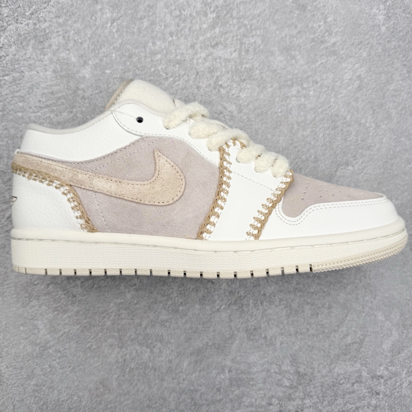 ＃K版 Air Jordan AJ1 Low 低帮 HV4268-120 全新流水线出品 DT版本唯一平替选择 市场第二梯队最强版 全部原鞋开发 原楦原纸板开发 全鞋电脑针车 原厂内置全掌气垫 原盒内在原标 唯一Zp原版鞋带绑法 免检产品 全新2022版型 全头层皮料 完美零毛边处理 原厂配置全掌气垫 价格定位良心 几十个配色陆续出货 实拍调校N版已经零色差零失真 百分百还原实物色彩所见即所得 不存在货不对板色差等低级问题 选购参考实物拍摄 不混卖不参货 只用心做好货严格选品 承诺混一赔十 尺码：36 36.5 37.5 38 38.5 39 40 40.5 41 42 42.5 43 44 44.5 45-选品中心
