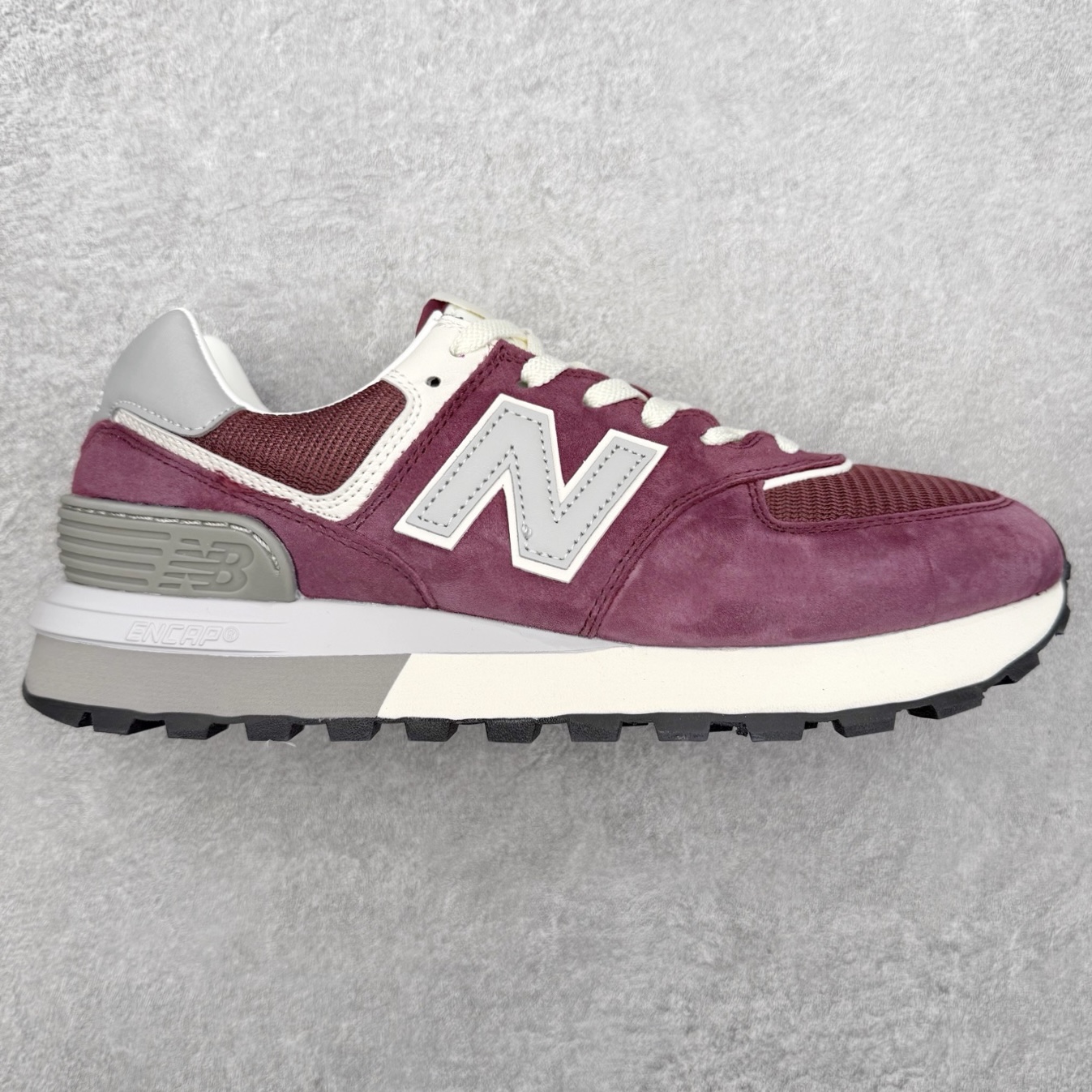 NB新百伦New Balance U574升级版系列低帮复古休闲运动慢跑鞋 新版NB574，妥妥美产既视感有木有。相较传统574，新版鞋跟及鞋面设计自带9系美产既视感！鞋面、内衬质感以及穿着体验更加！鞋型更流畅和饱满,鞋底增添了风格的多样化!底部升级橡胶颗粒大底,更防滑耐磨,上脚后感觉柔软且舒适。尺码：36 36.5 37.5 38 38.5 39.5 40 40.5 41.5 42 42.5 43 44 45-选品中心