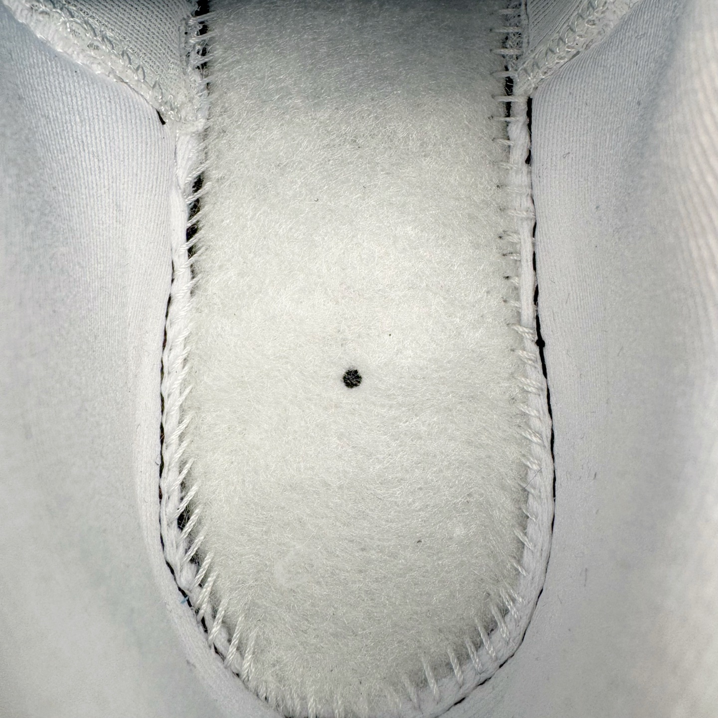 图片[18]-＃KZ神版 NK Air Max 95 OG 舒适百搭耐磨低帮气垫休闲跑步鞋 灰粉 HJ5996-001 亲自操刀耗时半年开发 重金购买全套印尼原厂纸板楦头开发 2025官方主推系列 致敬诞生30周年的传奇鞋型 Air Max 95 系列再度重磅复刻归来 以全新配色续写光辉历史 更以现代手法重塑经典 将复古风格与前沿科技完美融合 一比一鞋头弧度高度鞋身弧度 东莞原厂模具大底 一码一模 原厂高韧性Tpu 独家供应45.5 48.5 原厂特供同批次皮料与Zp零色差 原厂特供内外标均可过绿X扫描认证 独家原装Big Bubble气垫 气垫体积更大 提供更强的缓震性能和回弹性 进口玻璃冲刀皮料裁剪零毛边 电脑针车工艺 鞋面不留荧光细节 平台可冲 超高鞋面清洁度 最高QC检验标准 控制溢胶瑕疵 每一双都是工艺品 实拍调校N版已经零色差零失真 百分百还原实物色彩所见即所得 不存在货不对板色差等低级问题 选购参考实物拍摄 不混卖不参货 只用心做好货严格选品 承诺混一赔十 尺码：35.5 36 36.5 37.5 38 38.5 39 40 40.5 41 42 42.5 43 44 44.5 45 45.5 46 47.5 48.5-选品中心