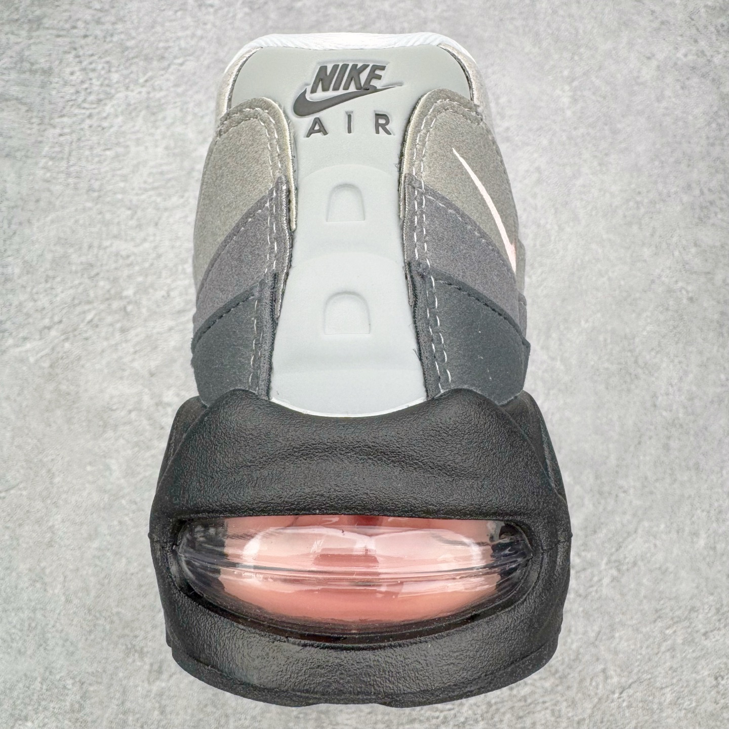 图片[8]-＃KZ神版 NK Air Max 95 OG 舒适百搭耐磨低帮气垫休闲跑步鞋 灰粉 HJ5996-001 亲自操刀耗时半年开发 重金购买全套印尼原厂纸板楦头开发 2025官方主推系列 致敬诞生30周年的传奇鞋型 Air Max 95 系列再度重磅复刻归来 以全新配色续写光辉历史 更以现代手法重塑经典 将复古风格与前沿科技完美融合 一比一鞋头弧度高度鞋身弧度 东莞原厂模具大底 一码一模 原厂高韧性Tpu 独家供应45.5 48.5 原厂特供同批次皮料与Zp零色差 原厂特供内外标均可过绿X扫描认证 独家原装Big Bubble气垫 气垫体积更大 提供更强的缓震性能和回弹性 进口玻璃冲刀皮料裁剪零毛边 电脑针车工艺 鞋面不留荧光细节 平台可冲 超高鞋面清洁度 最高QC检验标准 控制溢胶瑕疵 每一双都是工艺品 实拍调校N版已经零色差零失真 百分百还原实物色彩所见即所得 不存在货不对板色差等低级问题 选购参考实物拍摄 不混卖不参货 只用心做好货严格选品 承诺混一赔十 尺码：35.5 36 36.5 37.5 38 38.5 39 40 40.5 41 42 42.5 43 44 44.5 45 45.5 46 47.5 48.5-选品中心