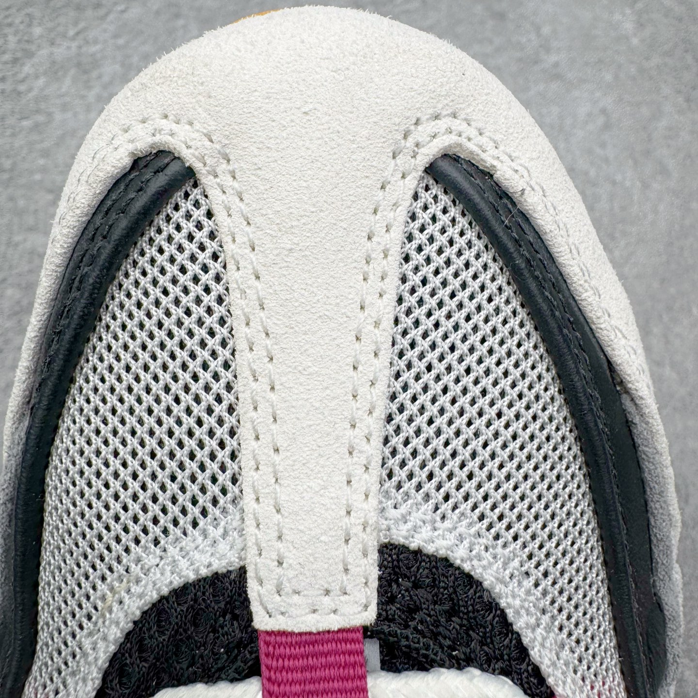 图片[15]-＃KZ神版 Nike SB x NK Air Max 95 OG 舒适百搭耐磨低帮气垫休闲跑步鞋 白黑粉 HF7545-100 亲自操刀耗时半年开发 重金购买全套印尼原厂纸板楦头开发 2025官方主推系列 致敬诞生30周年的传奇鞋型 Air Max 95 系列再度重磅复刻归来 以全新配色续写光辉历史 更以现代手法重塑经典 将复古风格与前沿科技完美融合 一比一鞋头弧度高度鞋身弧度 东莞原厂模具大底 一码一模 原厂高韧性Tpu 独家供应45.5 48.5 原厂特供同批次皮料与Zp零色差 原厂特供内外标均可过绿X扫描认证 独家原装Big Bubble气垫 气垫体积更大 提供更强的缓震性能和回弹性 进口玻璃冲刀皮料裁剪零毛边 电脑针车工艺 鞋面不留荧光细节 平台可冲 超高鞋面清洁度 最高QC检验标准 控制溢胶瑕疵 每一双都是工艺品 实拍调校N版已经零色差零失真 百分百还原实物色彩所见即所得 不存在货不对板色差等低级问题 选购参考实物拍摄 不混卖不参货 只用心做好货严格选品 承诺混一赔十 尺码：35.5 36 36.5 37.5 38 38.5 39 40 40.5 41 42 42.5 43 44 44.5 45 45.5 46 47.5 48.5-选品中心