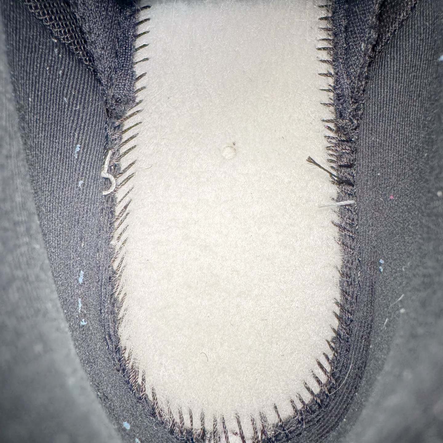 图片[22]-＃KZ神版 Nike SB x NK Air Max 95 OG 舒适百搭耐磨低帮气垫休闲跑步鞋 白黑粉 HF7545-100 亲自操刀耗时半年开发 重金购买全套印尼原厂纸板楦头开发 2025官方主推系列 致敬诞生30周年的传奇鞋型 Air Max 95 系列再度重磅复刻归来 以全新配色续写光辉历史 更以现代手法重塑经典 将复古风格与前沿科技完美融合 一比一鞋头弧度高度鞋身弧度 东莞原厂模具大底 一码一模 原厂高韧性Tpu 独家供应45.5 48.5 原厂特供同批次皮料与Zp零色差 原厂特供内外标均可过绿X扫描认证 独家原装Big Bubble气垫 气垫体积更大 提供更强的缓震性能和回弹性 进口玻璃冲刀皮料裁剪零毛边 电脑针车工艺 鞋面不留荧光细节 平台可冲 超高鞋面清洁度 最高QC检验标准 控制溢胶瑕疵 每一双都是工艺品 实拍调校N版已经零色差零失真 百分百还原实物色彩所见即所得 不存在货不对板色差等低级问题 选购参考实物拍摄 不混卖不参货 只用心做好货严格选品 承诺混一赔十 尺码：35.5 36 36.5 37.5 38 38.5 39 40 40.5 41 42 42.5 43 44 44.5 45 45.5 46 47.5 48.5-选品中心