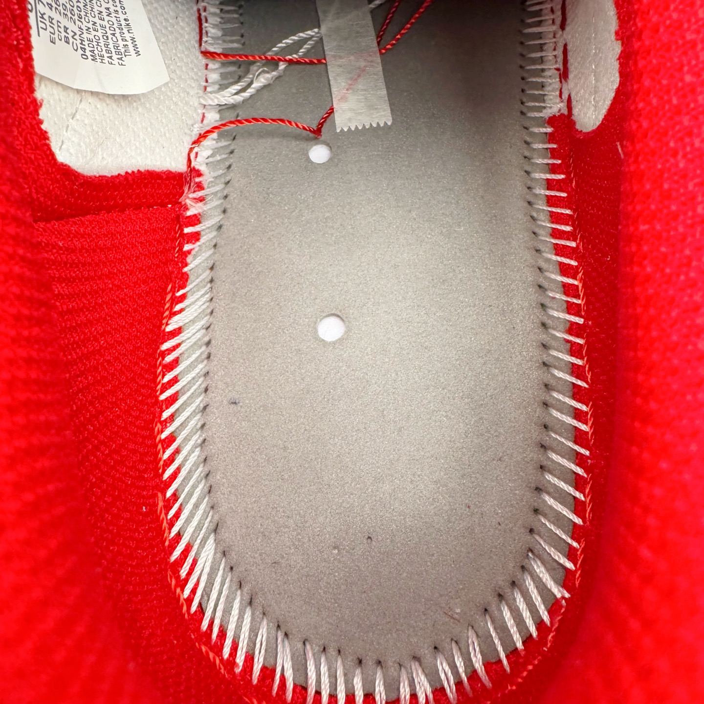 图片[10]-＃KZ神版 Travis Scott x Air Jordan AJ1 Low OG SP TS联名纯白倒钩低帮 红白DM7866-101 全系列配色 外贸特供批次 新配色不断更新开发 市场中端王者 全套原纸板楦头开发 确保原汁原味 完美呈现一代版型 一比一鞋头弧度高度鞋身弧度 此版本只针对中端市场 细节品控鞋型随意秒杀市面同价位 鞋型完美 不臃肿别扭 头层皮料加持 用料绝不含糊 进口玻璃冲刀皮料裁剪零毛边 电脑针车工艺 超高鞋面清洁度 最高QC检验标准 控制溢胶瑕疵 原盒原配 飞翼3D高频深度立体 工艺方面大到整体鞋型 漏斗收腰 底线拉帮 LOGO立体程度 小到针眼排布 载片对称 冲孔效果 鞋标规范 鞋垫背胶等等 无一不是口碑收割 每双都是一个回头客 尺码：36 36.5 37.5 38 38.5 39 40 40.5 41 42 42.5 43 44 44.5 45 46 47.5-选品中心