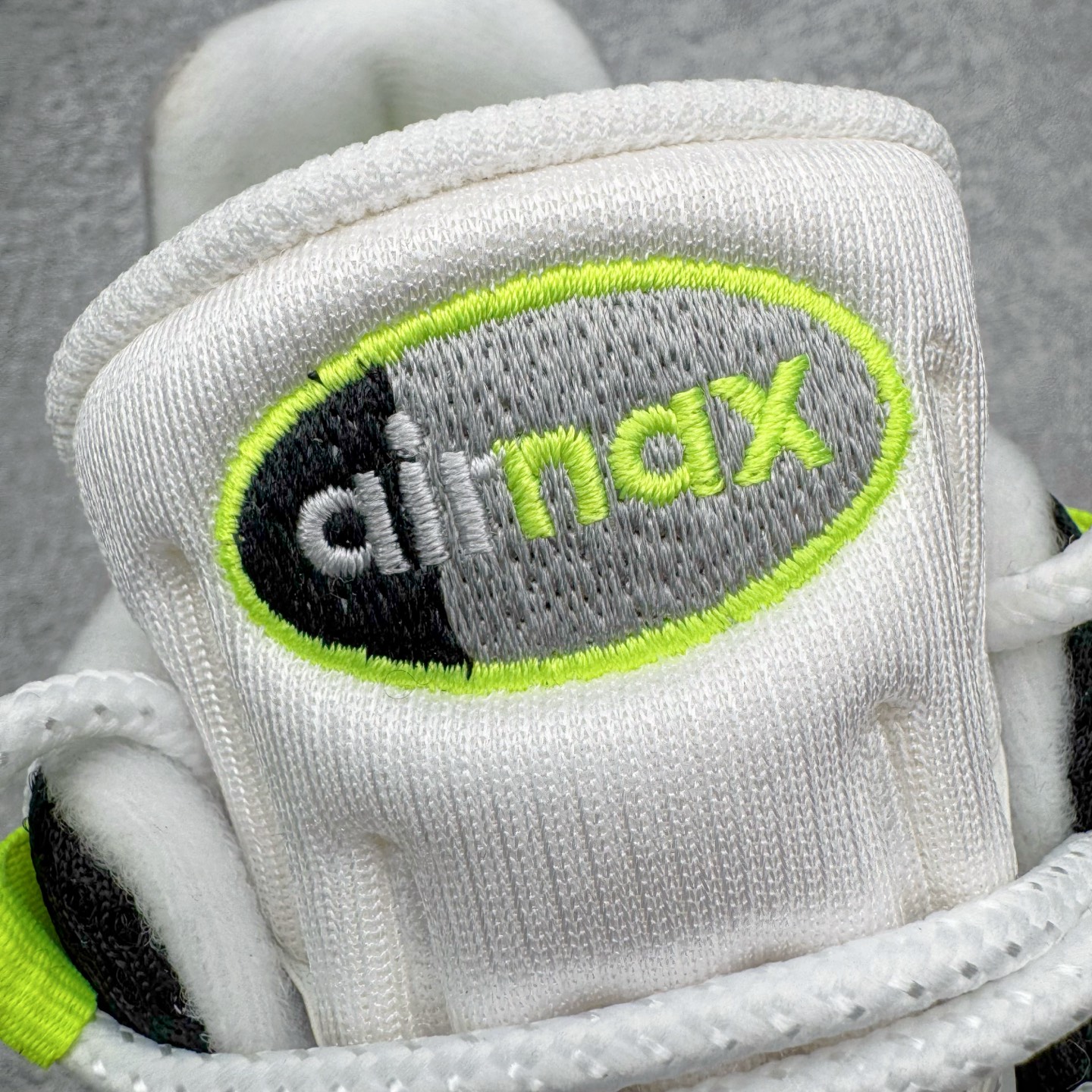 图片[13]-＃KZ神版 NK Air Max 95 OG 舒适百搭耐磨低帮气垫休闲跑步鞋 灰绿 HM4740-001 亲自操刀耗时半年开发 重金购买全套印尼原厂纸板楦头开发 2025官方主推系列 致敬诞生30周年的传奇鞋型 Air Max 95 系列再度重磅复刻归来 以全新配色续写光辉历史 更以现代手法重塑经典 将复古风格与前沿科技完美融合 一比一鞋头弧度高度鞋身弧度 东莞原厂模具大底 一码一模 原厂高韧性Tpu 独家供应45.5 48.5 原厂特供同批次皮料与Zp零色差 原厂特供内外标均可过绿X扫描认证 独家原装Big Bubble气垫 气垫体积更大 提供更强的缓震性能和回弹性 进口玻璃冲刀皮料裁剪零毛边 电脑针车工艺 鞋面不留荧光细节 平台可冲 超高鞋面清洁度 最高QC检验标准 控制溢胶瑕疵 每一双都是工艺品 实拍调校N版已经零色差零失真 百分百还原实物色彩所见即所得 不存在货不对板色差等低级问题 选购参考实物拍摄 不混卖不参货 只用心做好货严格选品 承诺混一赔十 尺码：35.5 36 36.5 37.5 38 38.5 39 40 40.5 41 42 42.5 43 44 44.5 45 45.5 46 47.5 48.5-选品中心