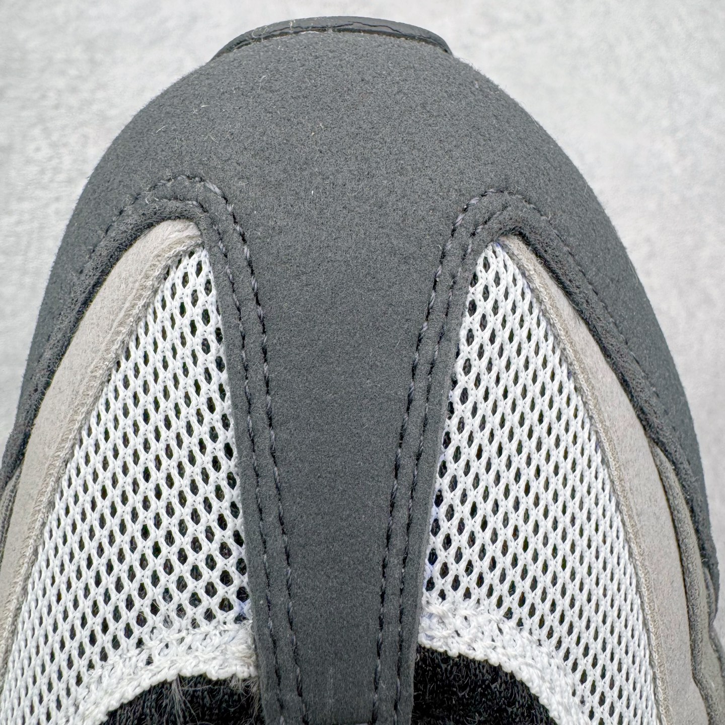 图片[14]-＃KZ神版 NK Air Max 95 OG 舒适百搭耐磨低帮气垫休闲跑步鞋 灰绿 HM4740-001 亲自操刀耗时半年开发 重金购买全套印尼原厂纸板楦头开发 2025官方主推系列 致敬诞生30周年的传奇鞋型 Air Max 95 系列再度重磅复刻归来 以全新配色续写光辉历史 更以现代手法重塑经典 将复古风格与前沿科技完美融合 一比一鞋头弧度高度鞋身弧度 东莞原厂模具大底 一码一模 原厂高韧性Tpu 独家供应45.5 48.5 原厂特供同批次皮料与Zp零色差 原厂特供内外标均可过绿X扫描认证 独家原装Big Bubble气垫 气垫体积更大 提供更强的缓震性能和回弹性 进口玻璃冲刀皮料裁剪零毛边 电脑针车工艺 鞋面不留荧光细节 平台可冲 超高鞋面清洁度 最高QC检验标准 控制溢胶瑕疵 每一双都是工艺品 实拍调校N版已经零色差零失真 百分百还原实物色彩所见即所得 不存在货不对板色差等低级问题 选购参考实物拍摄 不混卖不参货 只用心做好货严格选品 承诺混一赔十 尺码：35.5 36 36.5 37.5 38 38.5 39 40 40.5 41 42 42.5 43 44 44.5 45 45.5 46 47.5 48.5-选品中心