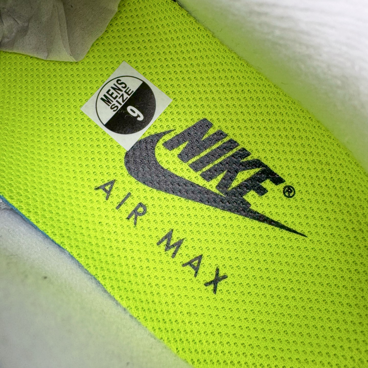 图片[11]-＃KZ神版 NK Air Max 95 OG 舒适百搭耐磨低帮气垫休闲跑步鞋 灰绿 HM4740-001 亲自操刀耗时半年开发 重金购买全套印尼原厂纸板楦头开发 2025官方主推系列 致敬诞生30周年的传奇鞋型 Air Max 95 系列再度重磅复刻归来 以全新配色续写光辉历史 更以现代手法重塑经典 将复古风格与前沿科技完美融合 一比一鞋头弧度高度鞋身弧度 东莞原厂模具大底 一码一模 原厂高韧性Tpu 独家供应45.5 48.5 原厂特供同批次皮料与Zp零色差 原厂特供内外标均可过绿X扫描认证 独家原装Big Bubble气垫 气垫体积更大 提供更强的缓震性能和回弹性 进口玻璃冲刀皮料裁剪零毛边 电脑针车工艺 鞋面不留荧光细节 平台可冲 超高鞋面清洁度 最高QC检验标准 控制溢胶瑕疵 每一双都是工艺品 实拍调校N版已经零色差零失真 百分百还原实物色彩所见即所得 不存在货不对板色差等低级问题 选购参考实物拍摄 不混卖不参货 只用心做好货严格选品 承诺混一赔十 尺码：35.5 36 36.5 37.5 38 38.5 39 40 40.5 41 42 42.5 43 44 44.5 45 45.5 46 47.5 48.5-选品中心