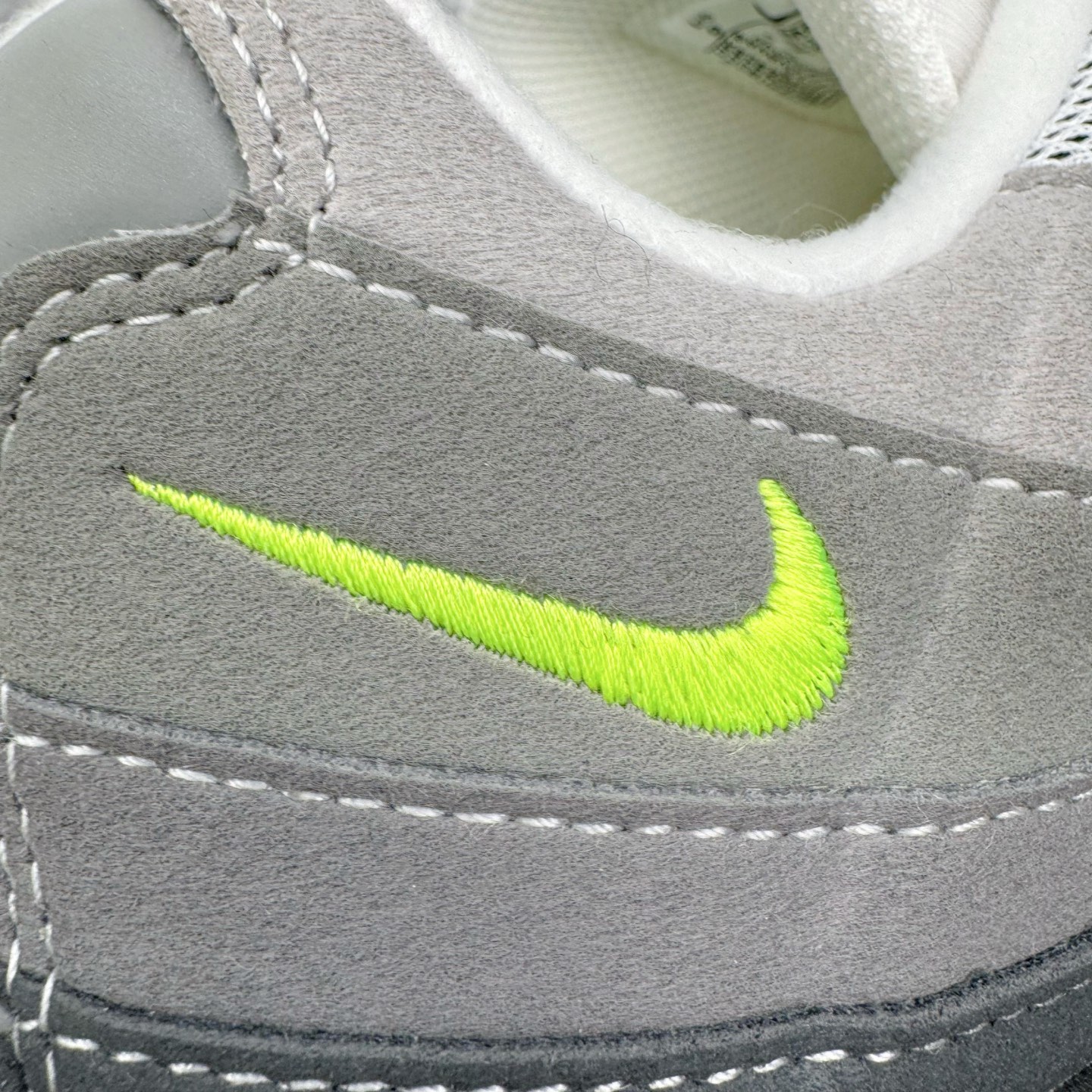 图片[16]-＃KZ神版 NK Air Max 95 OG 舒适百搭耐磨低帮气垫休闲跑步鞋 灰绿 HM4740-001 亲自操刀耗时半年开发 重金购买全套印尼原厂纸板楦头开发 2025官方主推系列 致敬诞生30周年的传奇鞋型 Air Max 95 系列再度重磅复刻归来 以全新配色续写光辉历史 更以现代手法重塑经典 将复古风格与前沿科技完美融合 一比一鞋头弧度高度鞋身弧度 东莞原厂模具大底 一码一模 原厂高韧性Tpu 独家供应45.5 48.5 原厂特供同批次皮料与Zp零色差 原厂特供内外标均可过绿X扫描认证 独家原装Big Bubble气垫 气垫体积更大 提供更强的缓震性能和回弹性 进口玻璃冲刀皮料裁剪零毛边 电脑针车工艺 鞋面不留荧光细节 平台可冲 超高鞋面清洁度 最高QC检验标准 控制溢胶瑕疵 每一双都是工艺品 实拍调校N版已经零色差零失真 百分百还原实物色彩所见即所得 不存在货不对板色差等低级问题 选购参考实物拍摄 不混卖不参货 只用心做好货严格选品 承诺混一赔十 尺码：35.5 36 36.5 37.5 38 38.5 39 40 40.5 41 42 42.5 43 44 44.5 45 45.5 46 47.5 48.5-选品中心