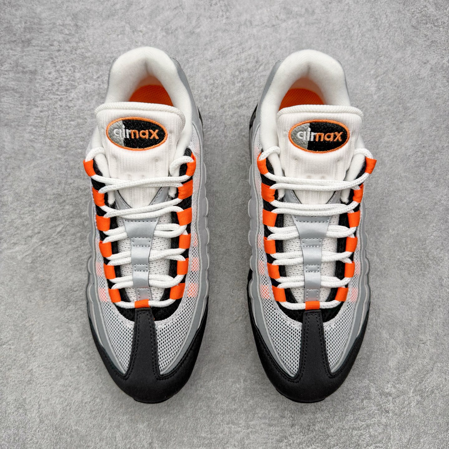 图片[2]-＃KZ神版 NK Air Max 95 OG 舒适百搭耐磨低帮气垫休闲跑步鞋 灰黑橙 HM4740-101 亲自操刀耗时半年开发 重金购买全套印尼原厂纸板楦头开发 2025官方主推系列 致敬诞生30周年的传奇鞋型 Air Max 95 系列再度重磅复刻归来 以全新配色续写光辉历史 更以现代手法重塑经典 将复古风格与前沿科技完美融合 一比一鞋头弧度高度鞋身弧度 东莞原厂模具大底 一码一模 原厂高韧性Tpu 独家供应45.5 48.5 原厂特供同批次皮料与Zp零色差 原厂特供内外标均可过绿X扫描认证 独家原装Big Bubble气垫 气垫体积更大 提供更强的缓震性能和回弹性 进口玻璃冲刀皮料裁剪零毛边 电脑针车工艺 鞋面不留荧光细节 平台可冲 超高鞋面清洁度 最高QC检验标准 控制溢胶瑕疵 每一双都是工艺品 实拍调校N版已经零色差零失真 百分百还原实物色彩所见即所得 不存在货不对板色差等低级问题 选购参考实物拍摄 不混卖不参货 只用心做好货严格选品 承诺混一赔十 尺码：35.5 36 36.5 37.5 38 38.5 39 40 40.5 41 42 42.5 43 44 44.5 45 45.5 46 47.5 48.5-选品中心