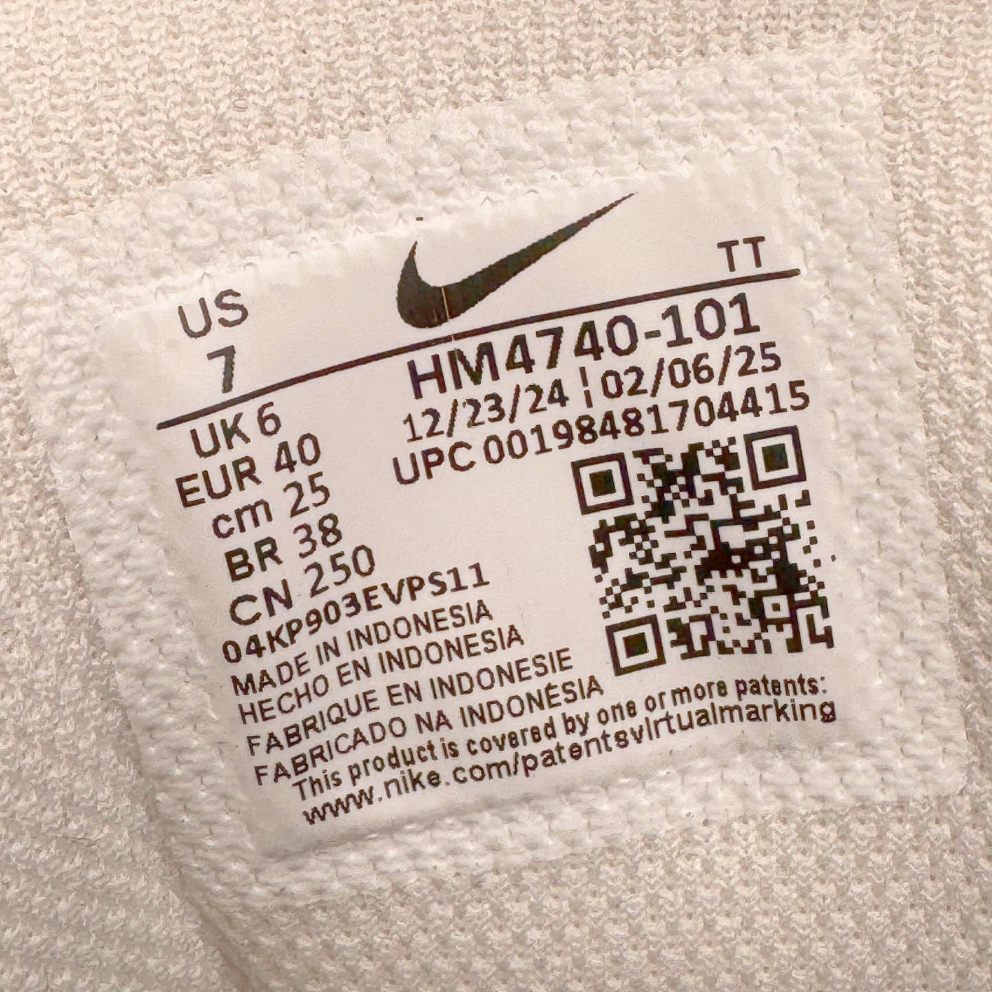 图片[11]-＃KZ神版 NK Air Max 95 OG 舒适百搭耐磨低帮气垫休闲跑步鞋 灰黑橙 HM4740-101 亲自操刀耗时半年开发 重金购买全套印尼原厂纸板楦头开发 2025官方主推系列 致敬诞生30周年的传奇鞋型 Air Max 95 系列再度重磅复刻归来 以全新配色续写光辉历史 更以现代手法重塑经典 将复古风格与前沿科技完美融合 一比一鞋头弧度高度鞋身弧度 东莞原厂模具大底 一码一模 原厂高韧性Tpu 独家供应45.5 48.5 原厂特供同批次皮料与Zp零色差 原厂特供内外标均可过绿X扫描认证 独家原装Big Bubble气垫 气垫体积更大 提供更强的缓震性能和回弹性 进口玻璃冲刀皮料裁剪零毛边 电脑针车工艺 鞋面不留荧光细节 平台可冲 超高鞋面清洁度 最高QC检验标准 控制溢胶瑕疵 每一双都是工艺品 实拍调校N版已经零色差零失真 百分百还原实物色彩所见即所得 不存在货不对板色差等低级问题 选购参考实物拍摄 不混卖不参货 只用心做好货严格选品 承诺混一赔十 尺码：35.5 36 36.5 37.5 38 38.5 39 40 40.5 41 42 42.5 43 44 44.5 45 45.5 46 47.5 48.5-选品中心