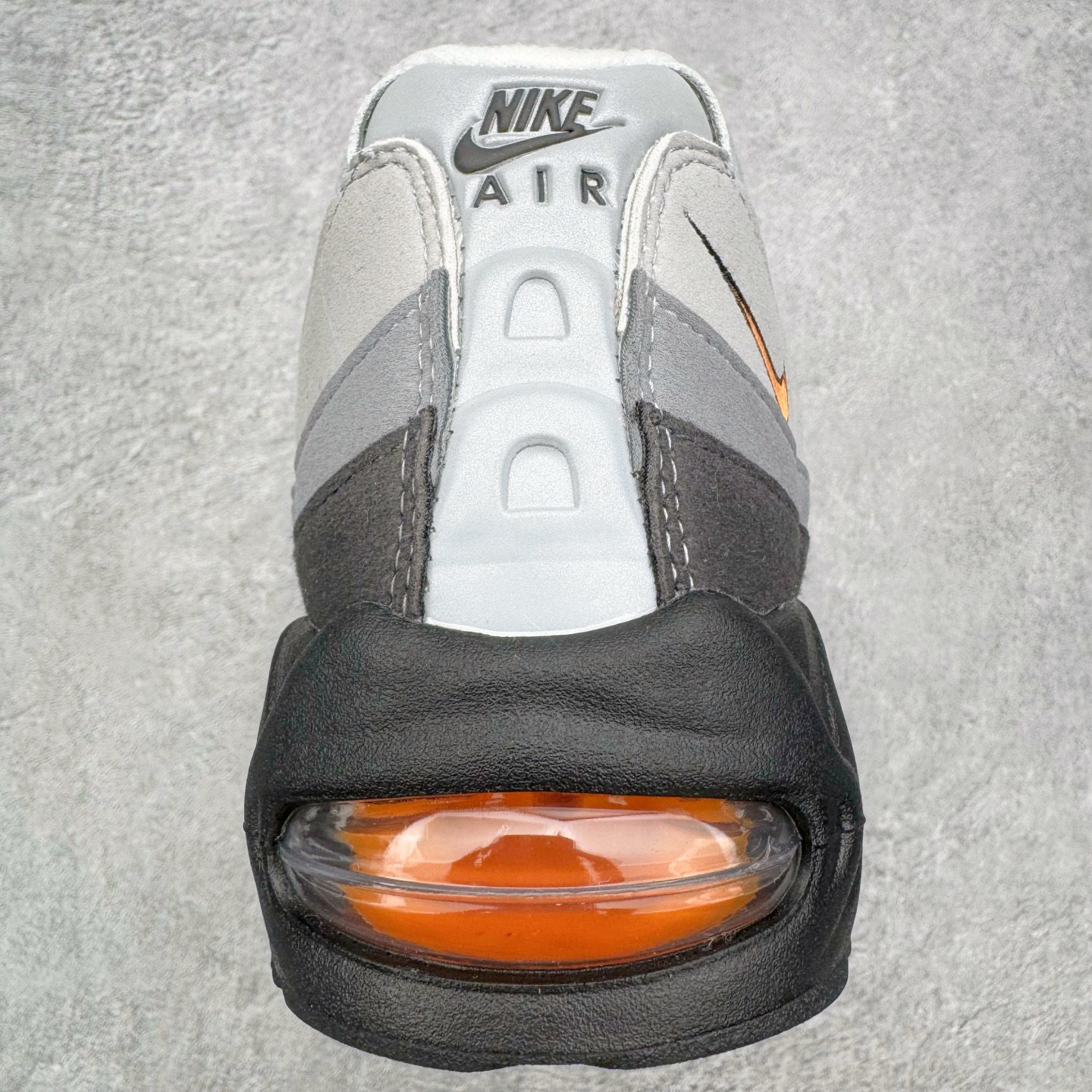 图片[8]-＃KZ神版 NK Air Max 95 OG 舒适百搭耐磨低帮气垫休闲跑步鞋 灰黑橙 HM4740-101 亲自操刀耗时半年开发 重金购买全套印尼原厂纸板楦头开发 2025官方主推系列 致敬诞生30周年的传奇鞋型 Air Max 95 系列再度重磅复刻归来 以全新配色续写光辉历史 更以现代手法重塑经典 将复古风格与前沿科技完美融合 一比一鞋头弧度高度鞋身弧度 东莞原厂模具大底 一码一模 原厂高韧性Tpu 独家供应45.5 48.5 原厂特供同批次皮料与Zp零色差 原厂特供内外标均可过绿X扫描认证 独家原装Big Bubble气垫 气垫体积更大 提供更强的缓震性能和回弹性 进口玻璃冲刀皮料裁剪零毛边 电脑针车工艺 鞋面不留荧光细节 平台可冲 超高鞋面清洁度 最高QC检验标准 控制溢胶瑕疵 每一双都是工艺品 实拍调校N版已经零色差零失真 百分百还原实物色彩所见即所得 不存在货不对板色差等低级问题 选购参考实物拍摄 不混卖不参货 只用心做好货严格选品 承诺混一赔十 尺码：35.5 36 36.5 37.5 38 38.5 39 40 40.5 41 42 42.5 43 44 44.5 45 45.5 46 47.5 48.5-选品中心