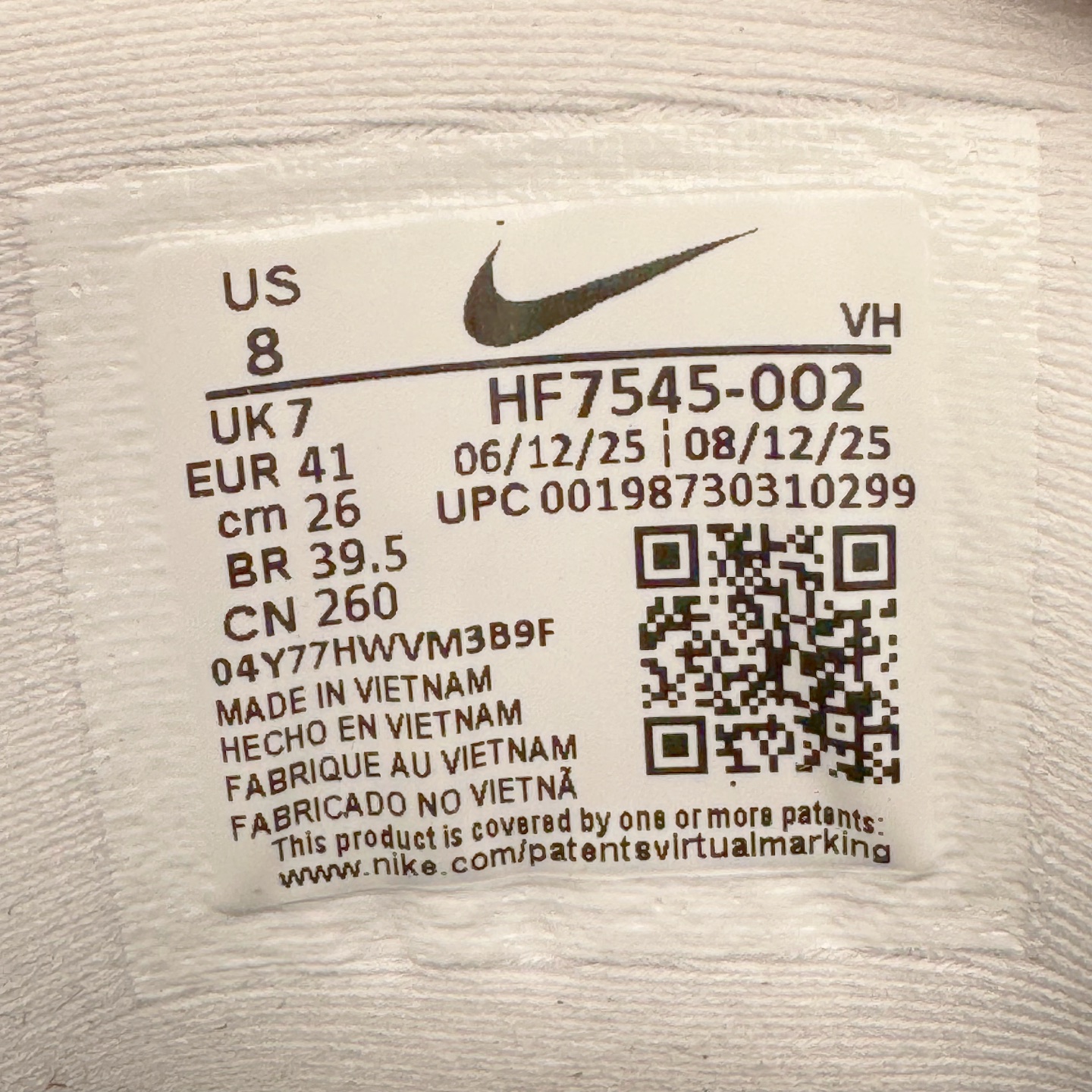 图片[18]-＃KZ神版 NK Air Max 95 OG 舒适百搭耐磨低帮气垫休闲跑步鞋 灰黑 HJ5996-004 亲自操刀耗时半年开发 重金购买全套印尼原厂纸板楦头开发 2025官方主推系列 致敬诞生30周年的传奇鞋型 Air Max 95 系列再度重磅复刻归来 以全新配色续写光辉历史 更以现代手法重塑经典 将复古风格与前沿科技完美融合 一比一鞋头弧度高度鞋身弧度 东莞原厂模具大底 一码一模 原厂高韧性Tpu 独家供应45.5 48.5 原厂特供同批次皮料与Zp零色差 原厂特供内外标均可过绿X扫描认证 独家原装Big Bubble气垫 气垫体积更大 提供更强的缓震性能和回弹性 进口玻璃冲刀皮料裁剪零毛边 电脑针车工艺 鞋面不留荧光细节 平台可冲 超高鞋面清洁度 最高QC检验标准 控制溢胶瑕疵 每一双都是工艺品 实拍调校N版已经零色差零失真 百分百还原实物色彩所见即所得 不存在货不对板色差等低级问题 选购参考实物拍摄 不混卖不参货 只用心做好货严格选品 承诺混一赔十 尺码：35.5 36 36.5 37.5 38 38.5 39 40 40.5 41 42 42.5 43 44 44.5 45 45.5 46 47.5 48.5-选品中心